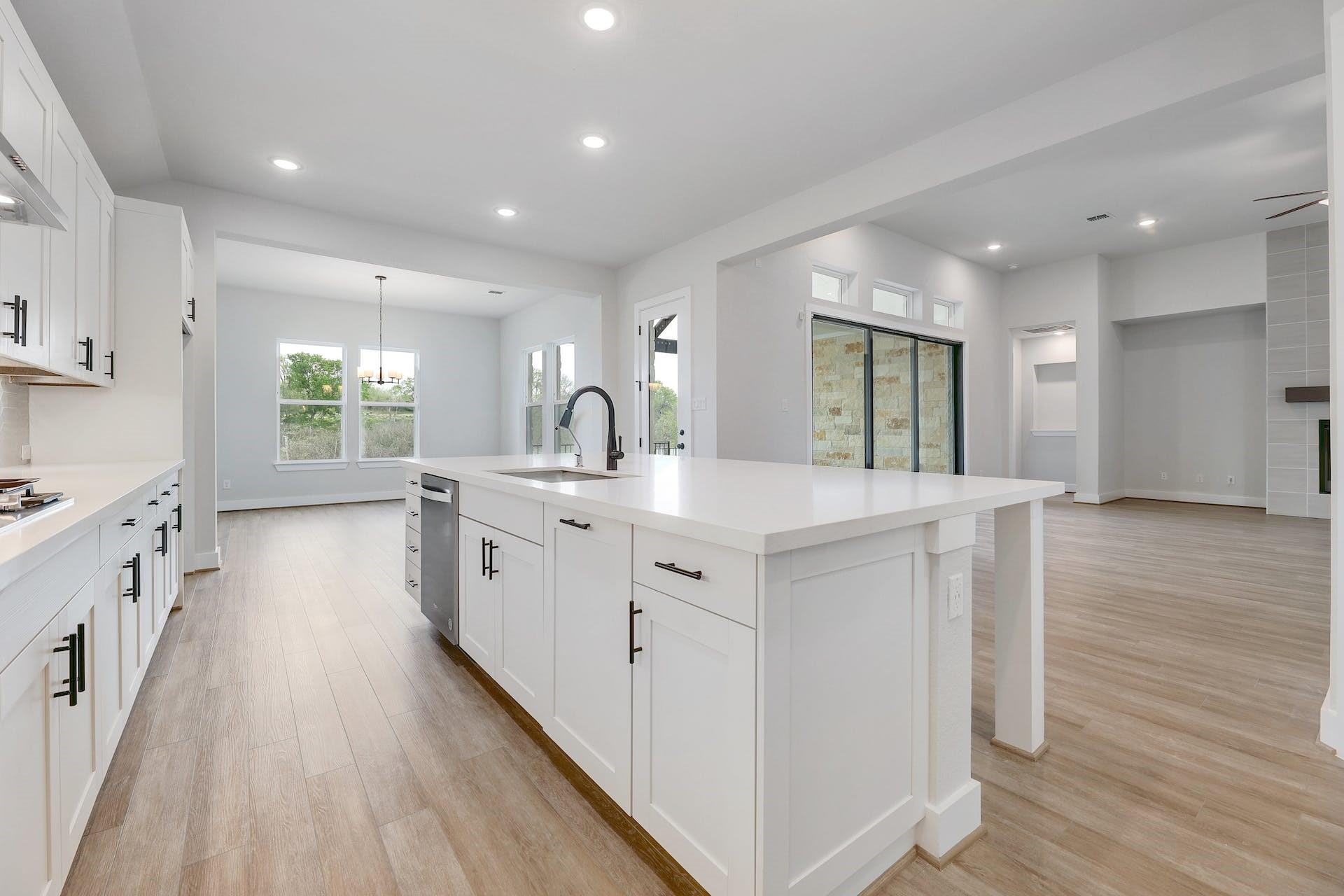 127 Red Tail Hawk Ln, Cedar Creek, TX 78612