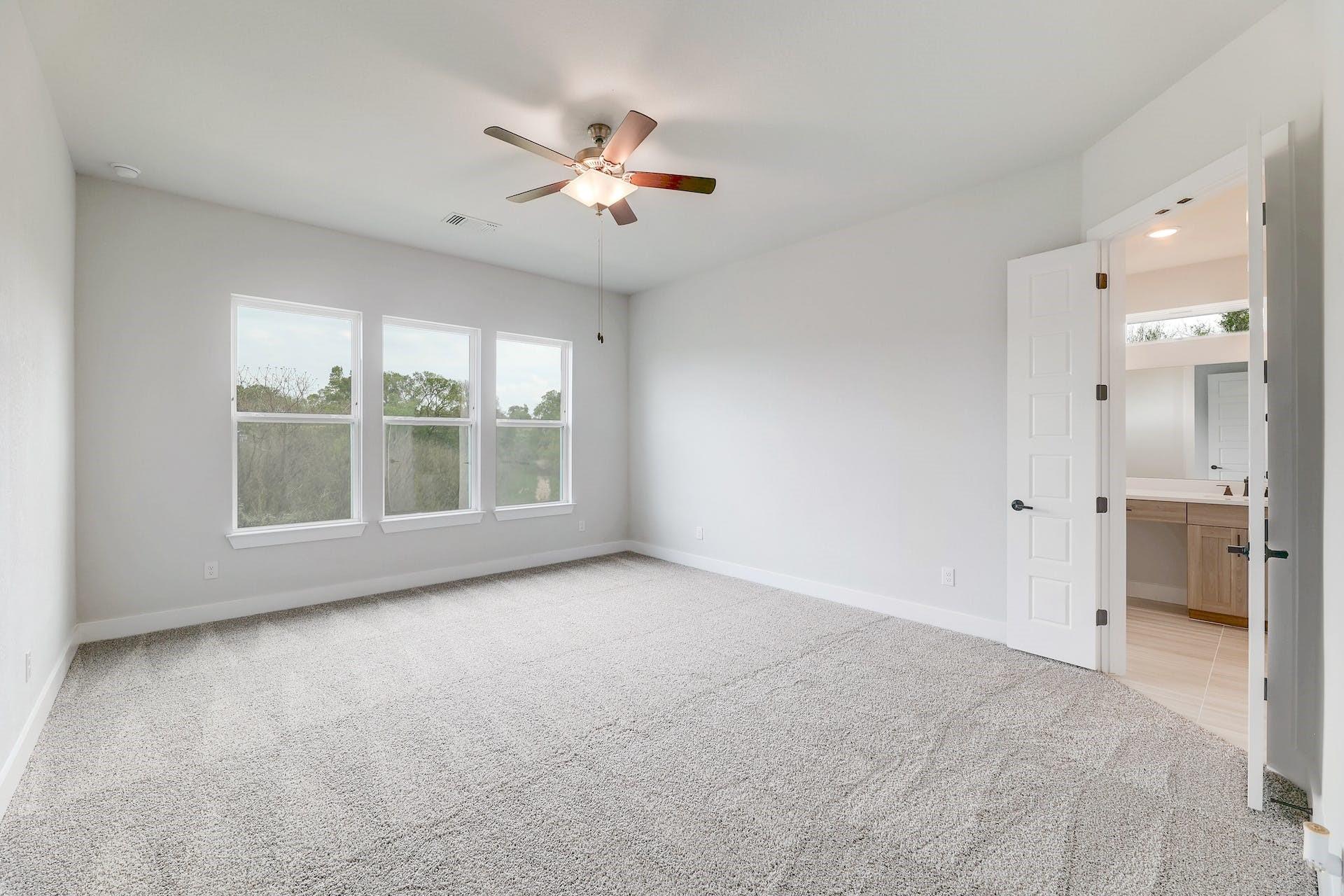 127 Red Tail Hawk Ln, Cedar Creek, TX 78612