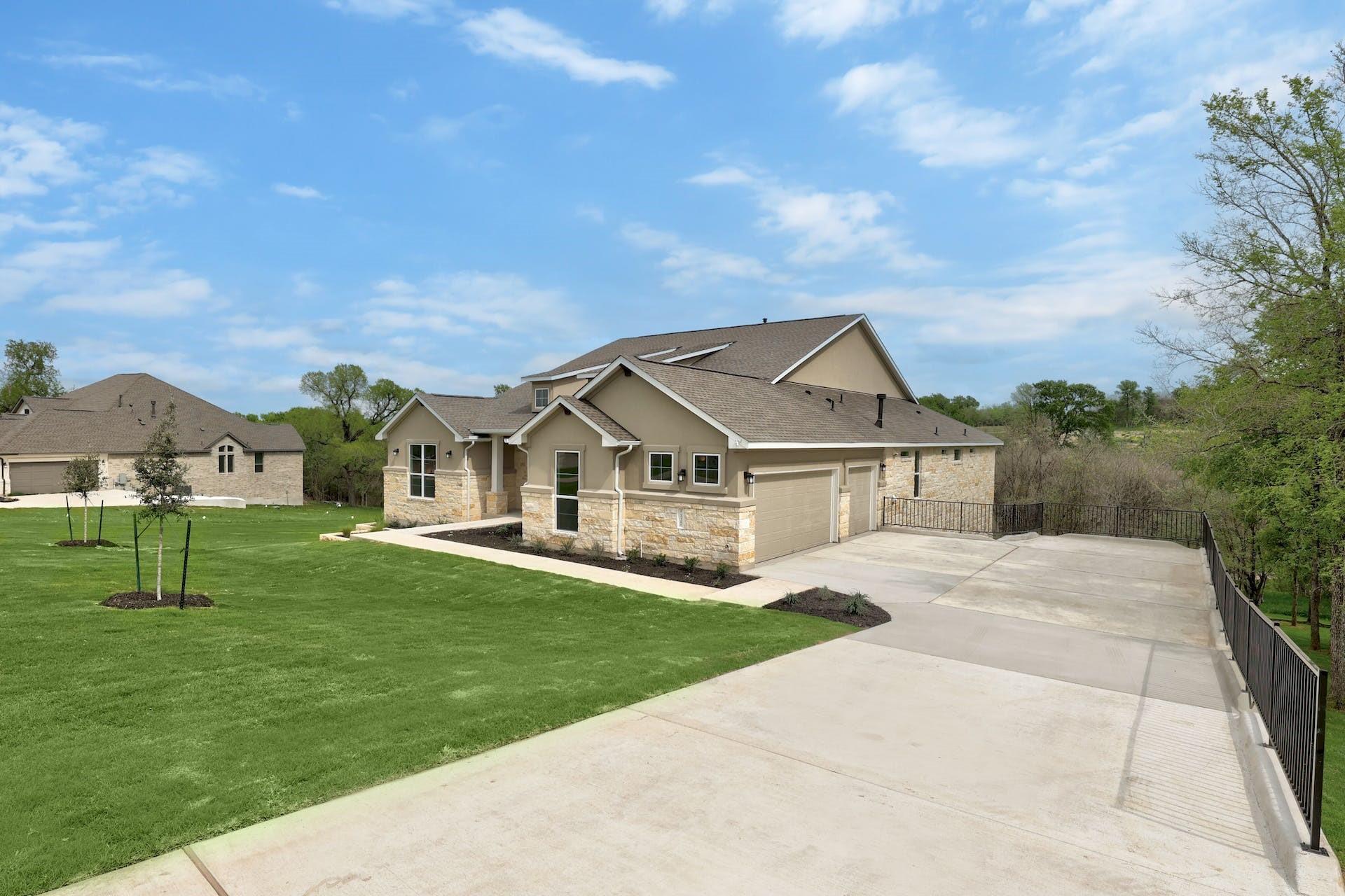 127 Red Tail Hawk Ln, Cedar Creek, TX 78612