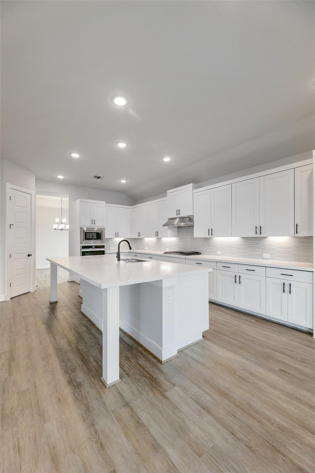 127 Red Tail Hawk Ln, Cedar Creek, TX 78612