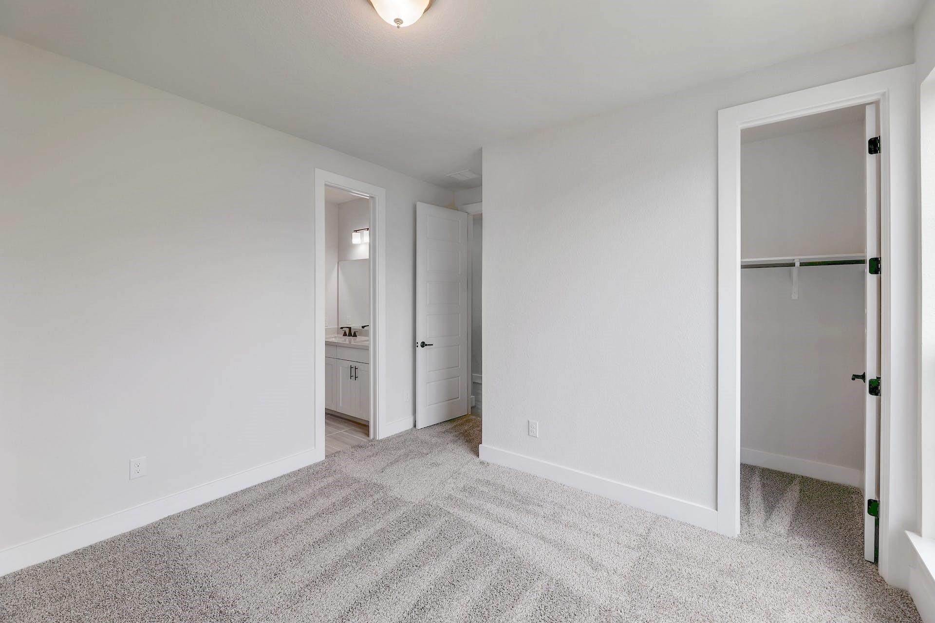 127 Red Tail Hawk Ln, Cedar Creek, TX 78612