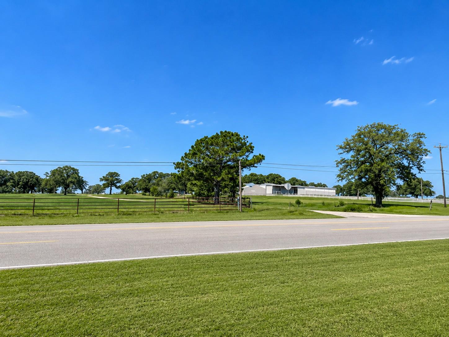 1583 S Us Highway 77 Highway, Giddings, TX 78942