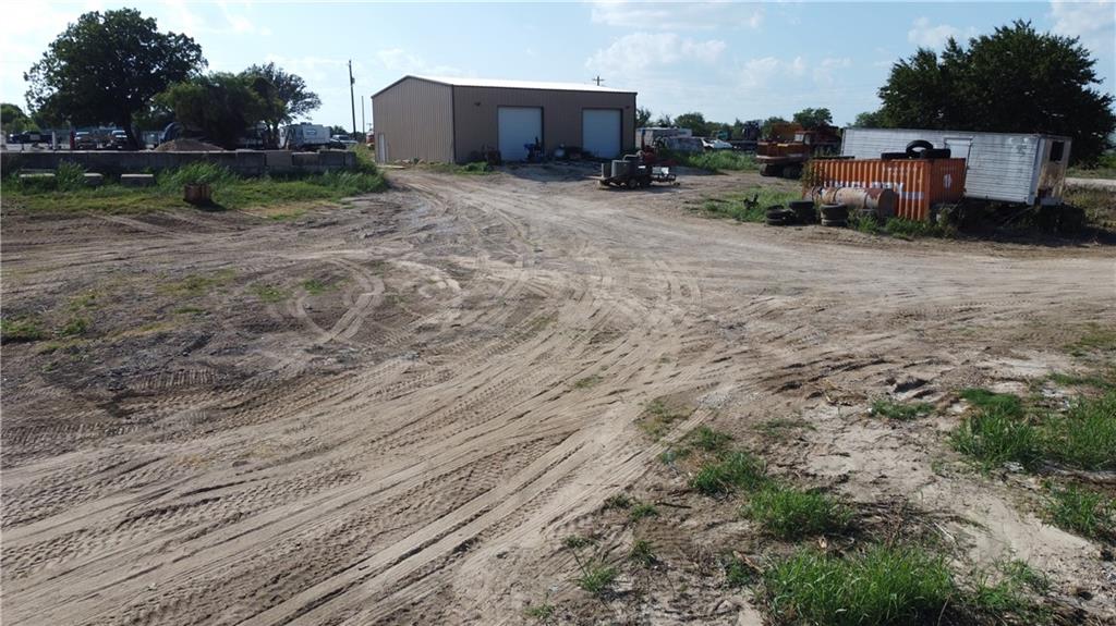 1951 South Magnolia, Luling, TX 78648