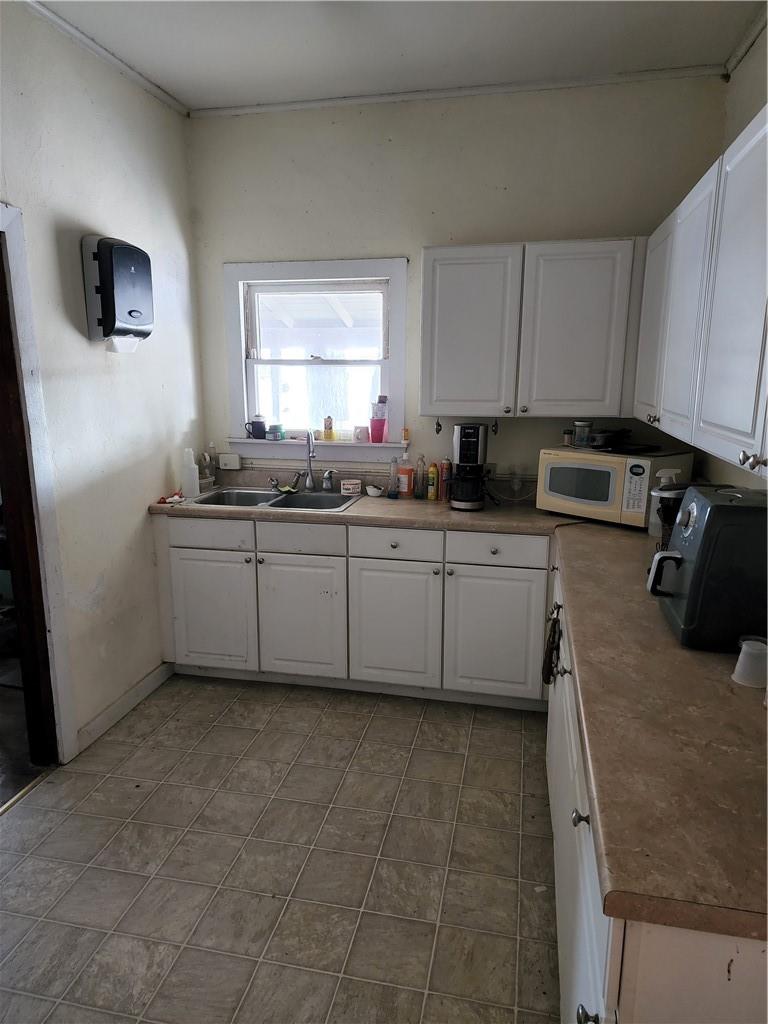 1951 South Magnolia, Luling, TX 78648