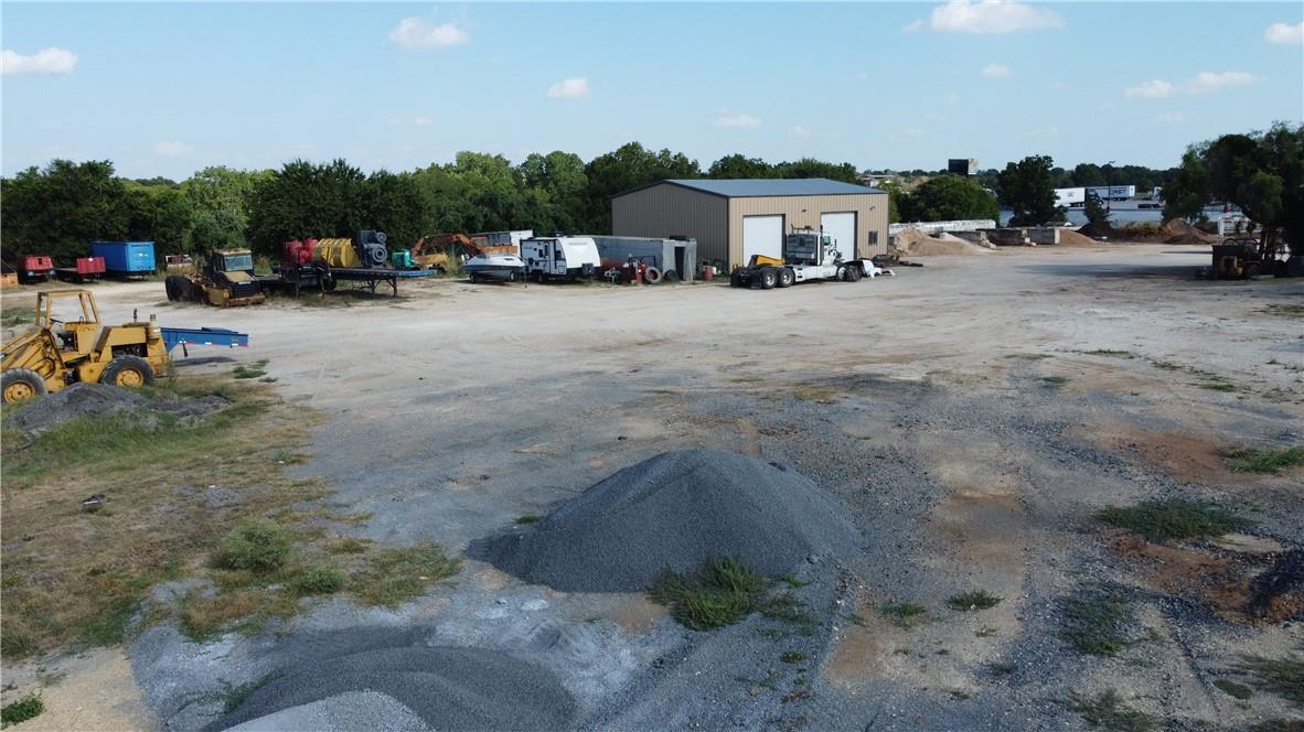 1951 South Magnolia, Luling, TX 78648