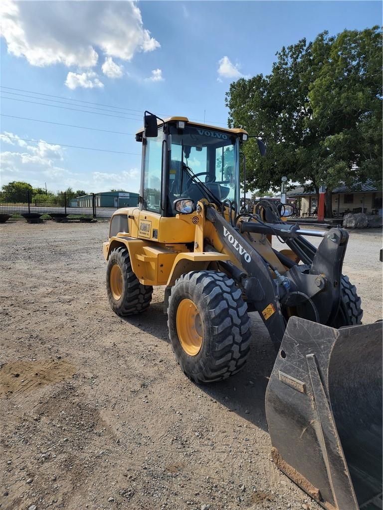 1951 South Magnolia, Luling, TX 78648