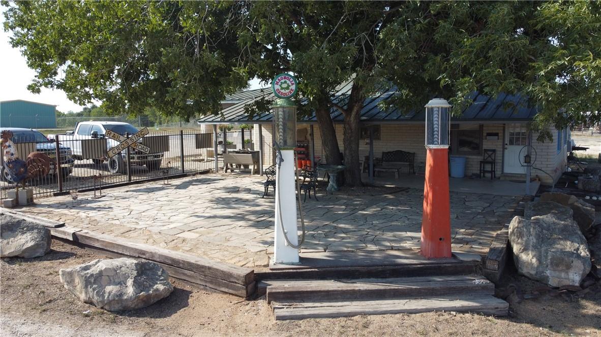 1951 South Magnolia, Luling, TX 78648