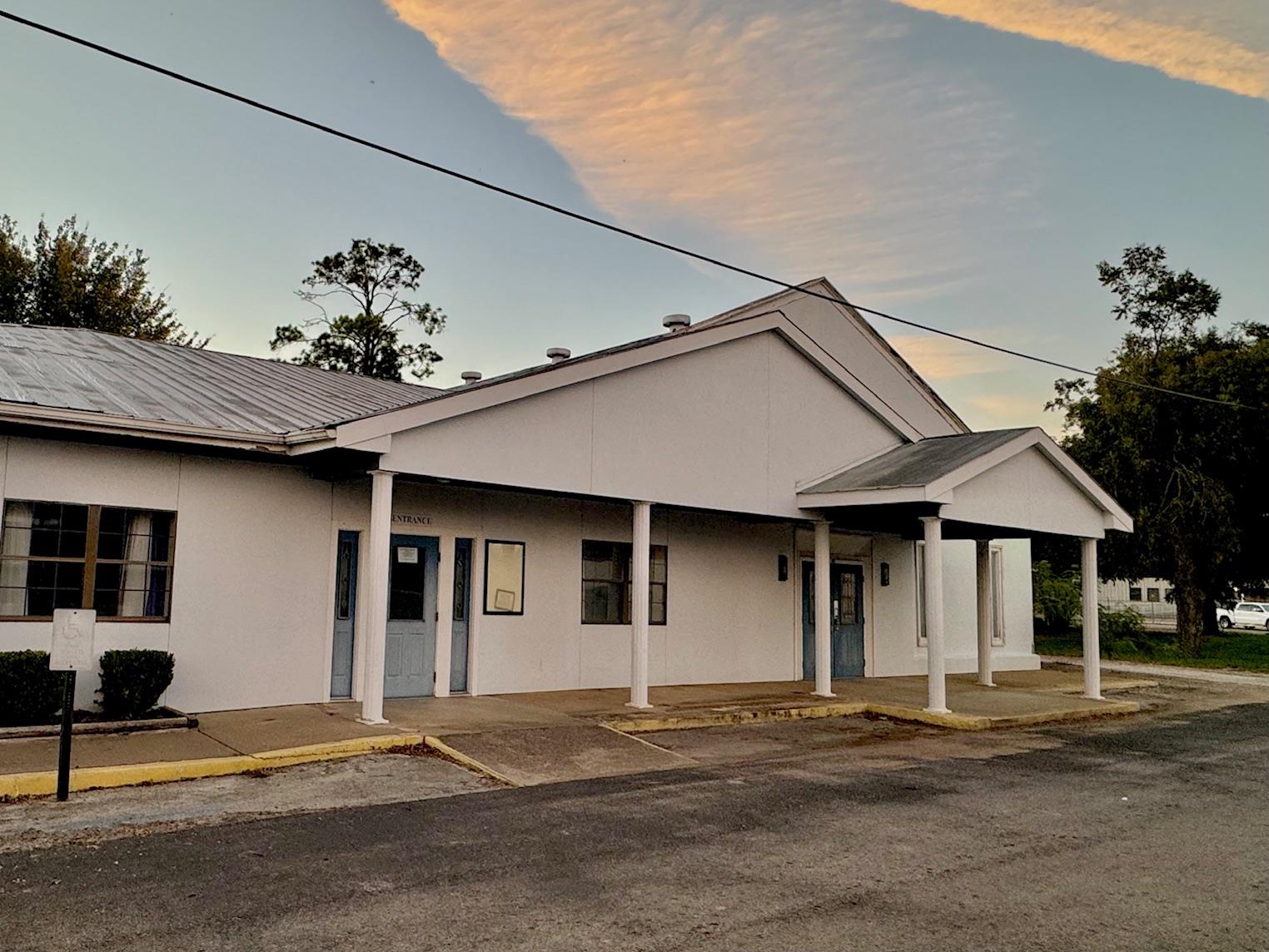 202 NE 2nd St, Smithville, TX 78957