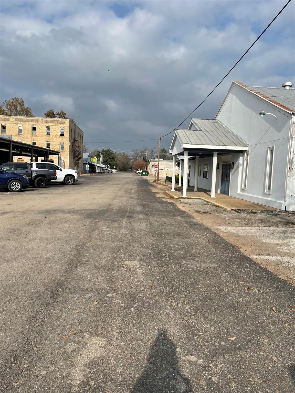 202 NE 2nd St, Smithville, TX 78957