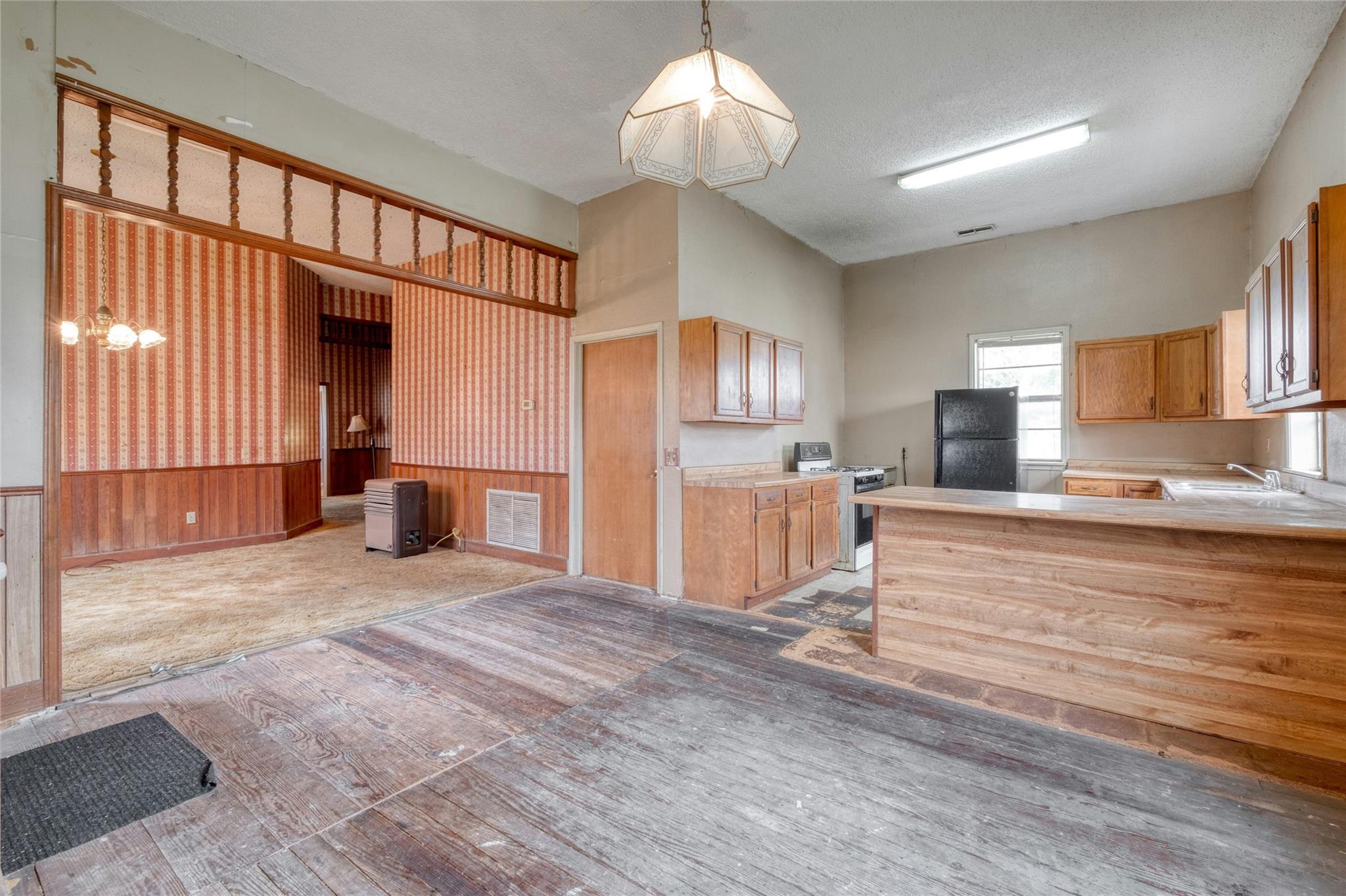 701 NE 1st St, Smithville, TX 78957