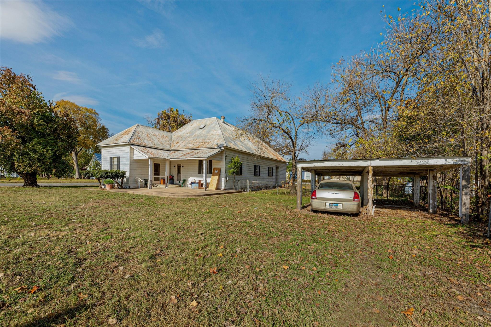 701 NE 1st St, Smithville, TX 78957