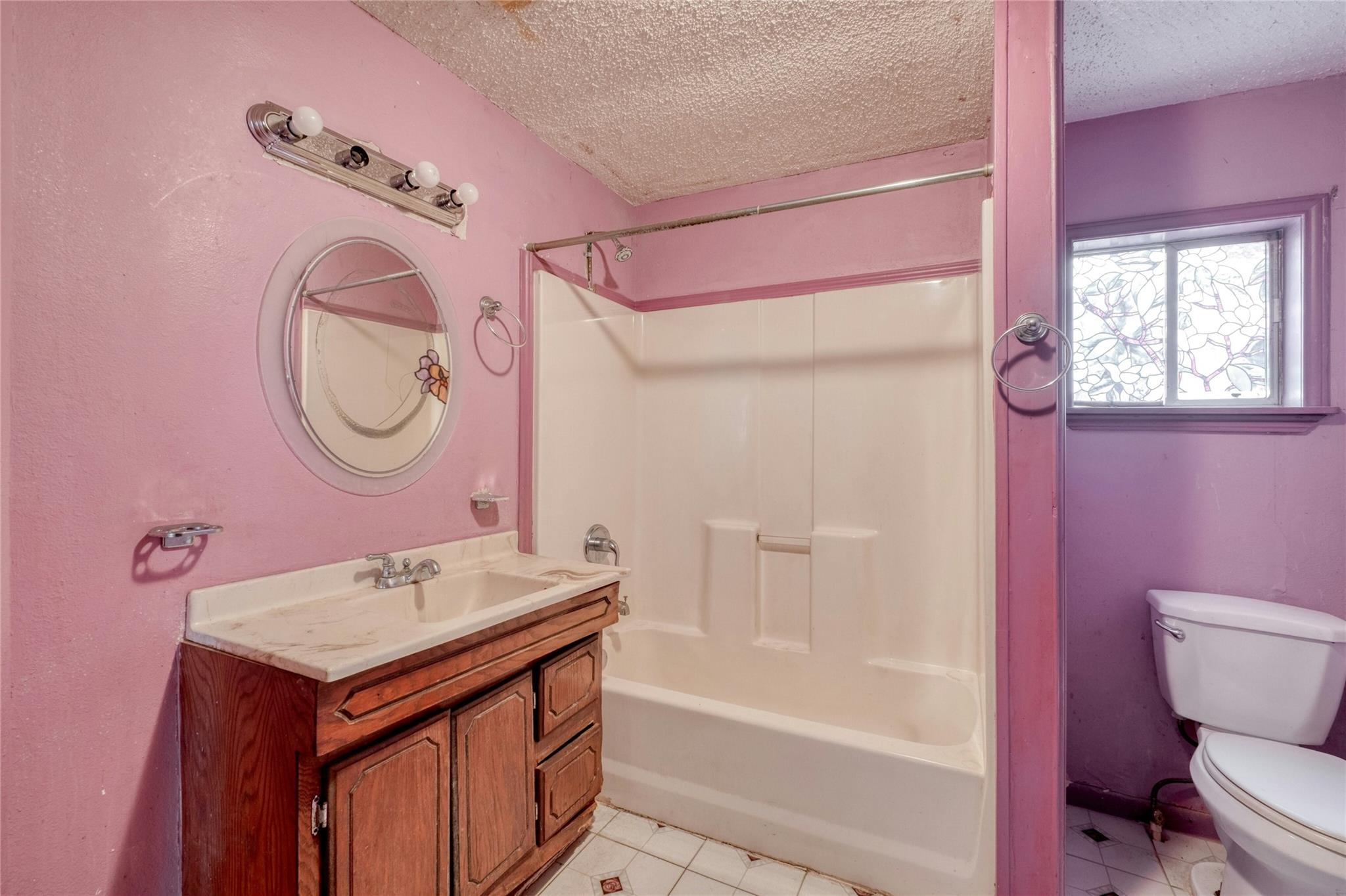 701 NE 1st St, Smithville, TX 78957