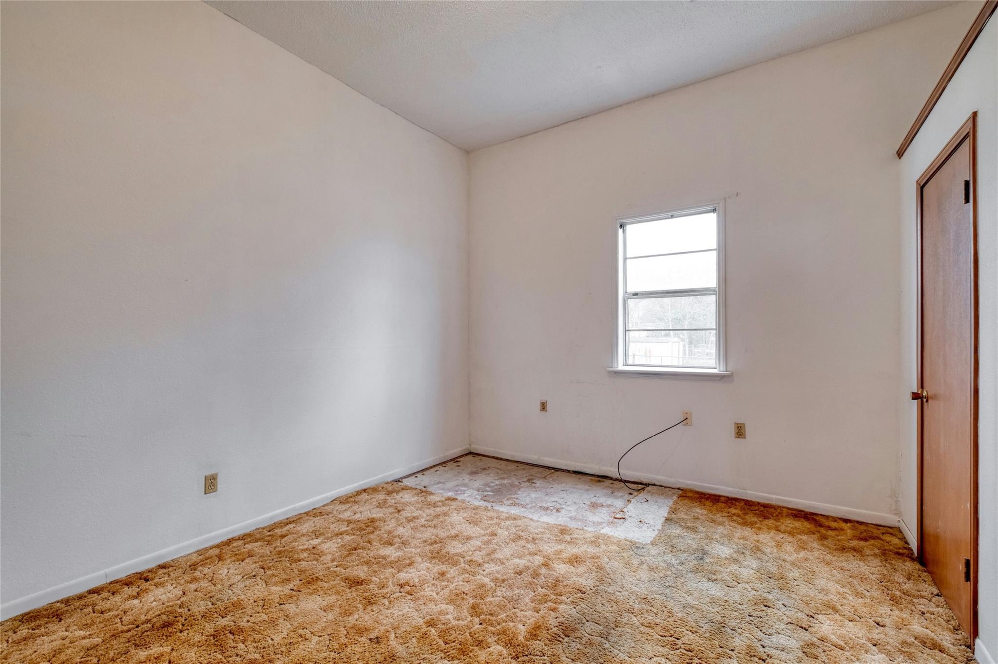 701 NE 1st St, Smithville, TX 78957