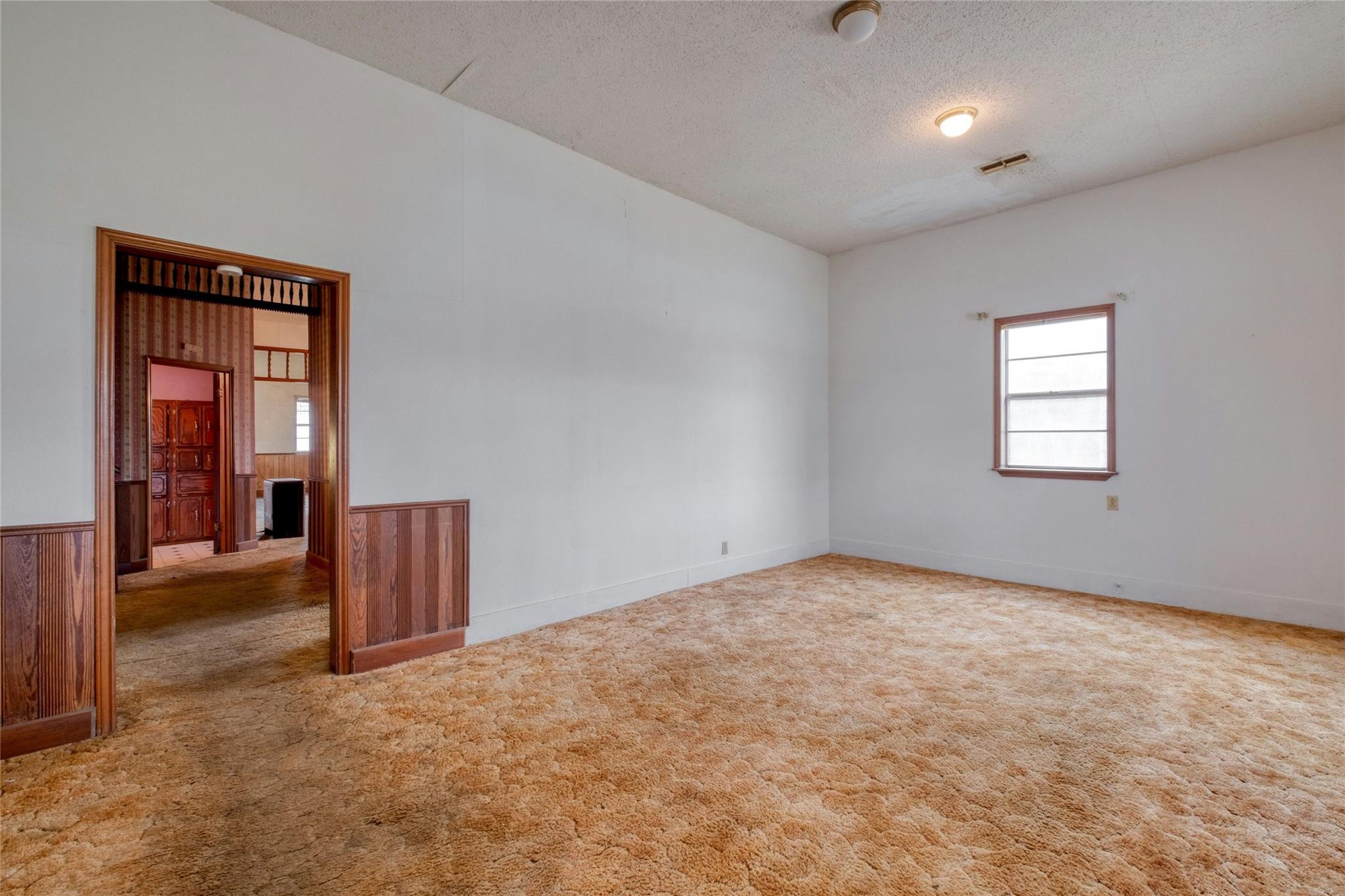 701 NE 1st St, Smithville, TX 78957