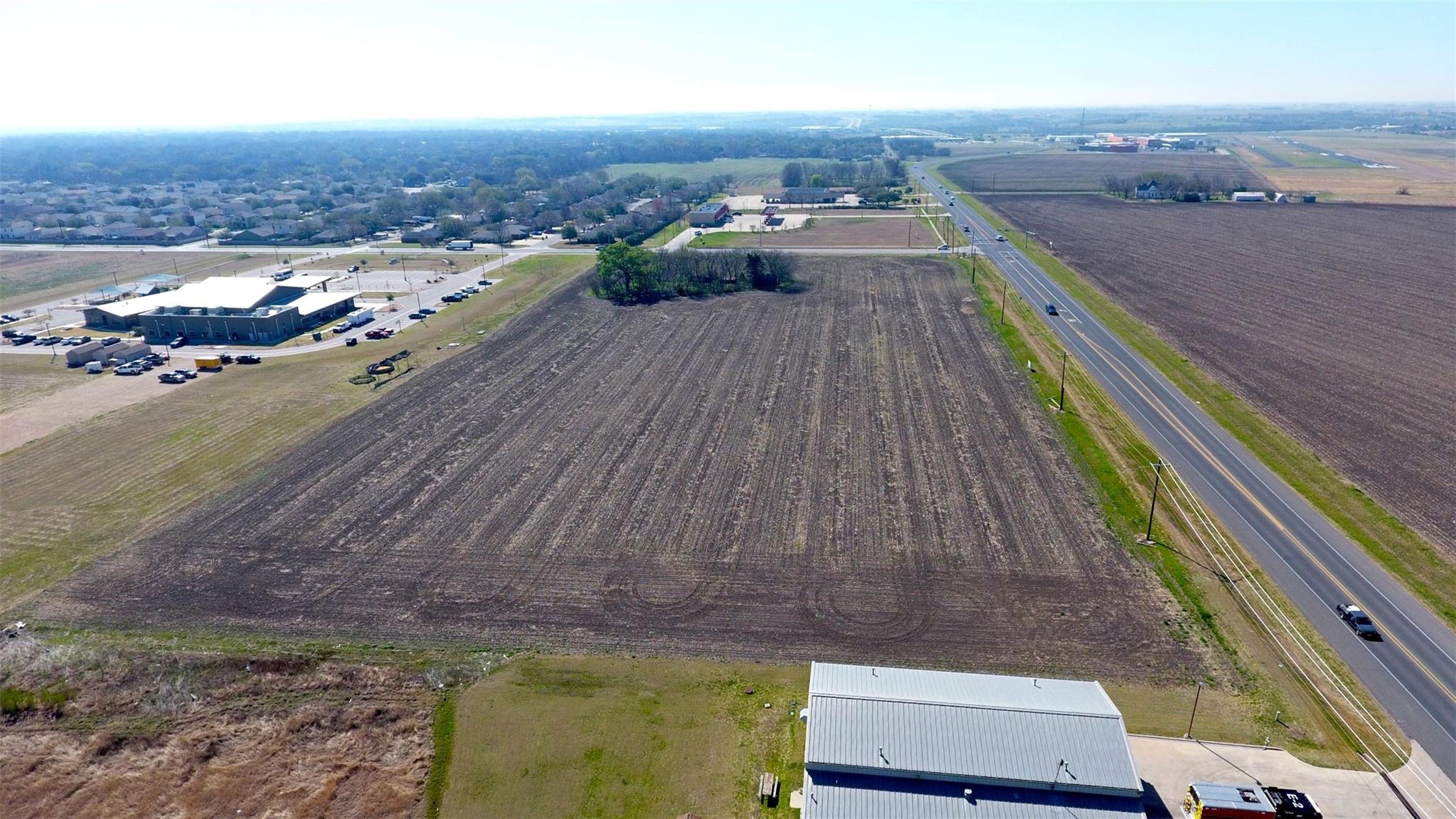 709 Carlos G Parker Blvd NW, Taylor, TX 76574