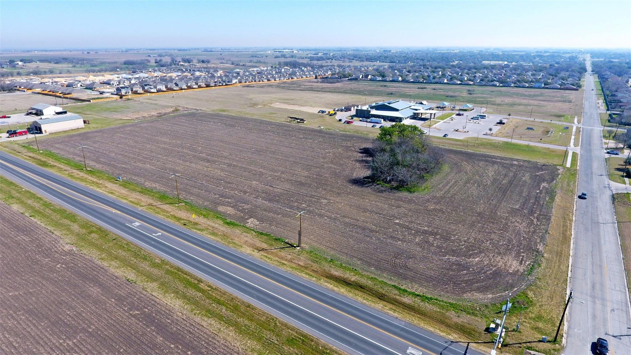 709 Carlos G Parker Blvd NW, Taylor, TX 76574