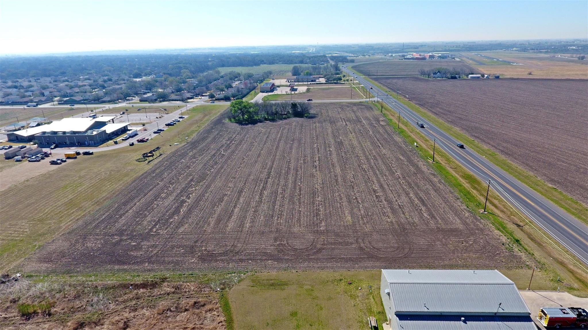 709 Carlos G Parker Blvd NW, Taylor, TX 76574