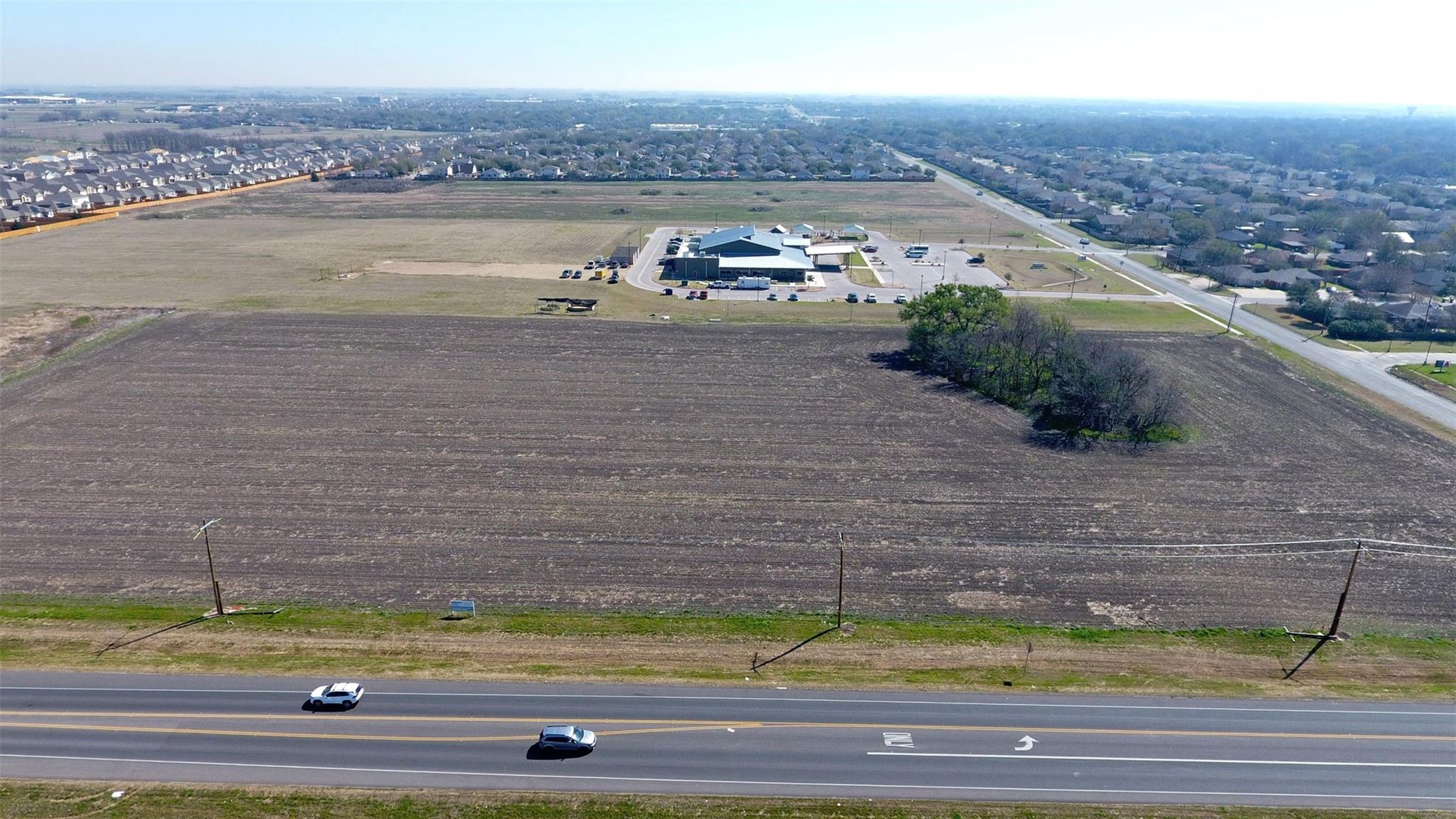 709 Carlos G Parker Blvd NW, Taylor, TX 76574