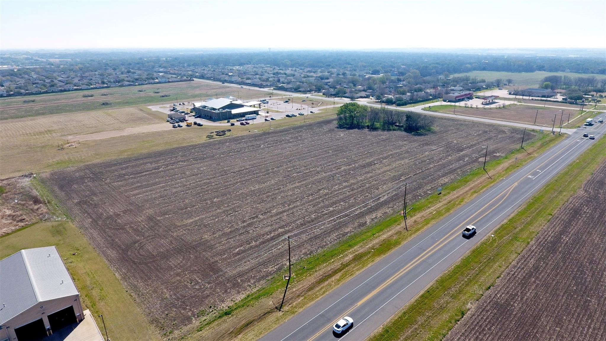 709 Carlos G Parker Blvd NW, Taylor, TX 76574