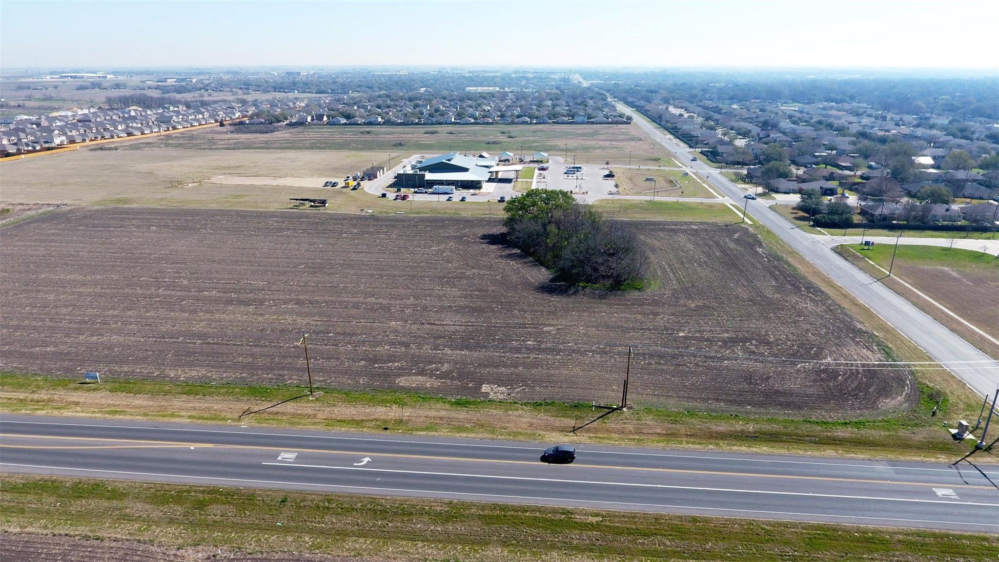 709 Carlos G Parker Blvd NW, Taylor, TX 76574