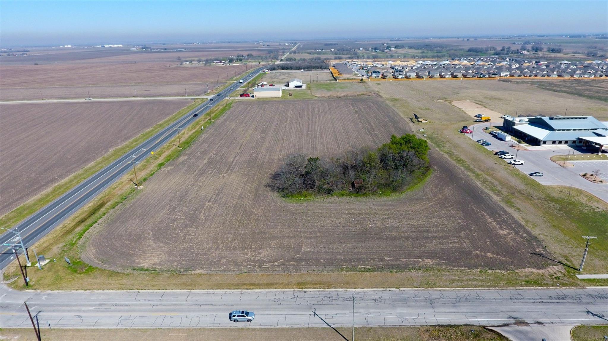 709 Carlos G Parker Blvd NW, Taylor, TX 76574