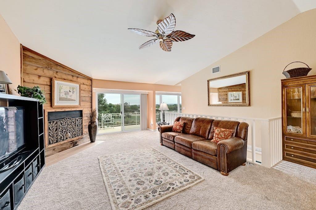 200 Full Moon # 3, Horseshoe Bay, TX 78657