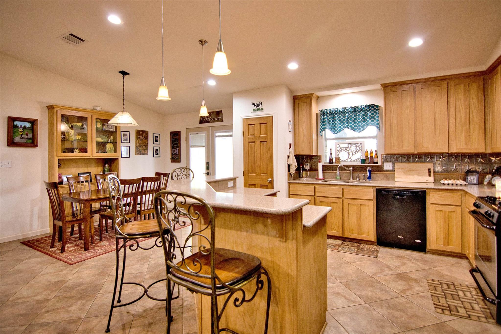 2010 CR 228, Florence, TX 76527