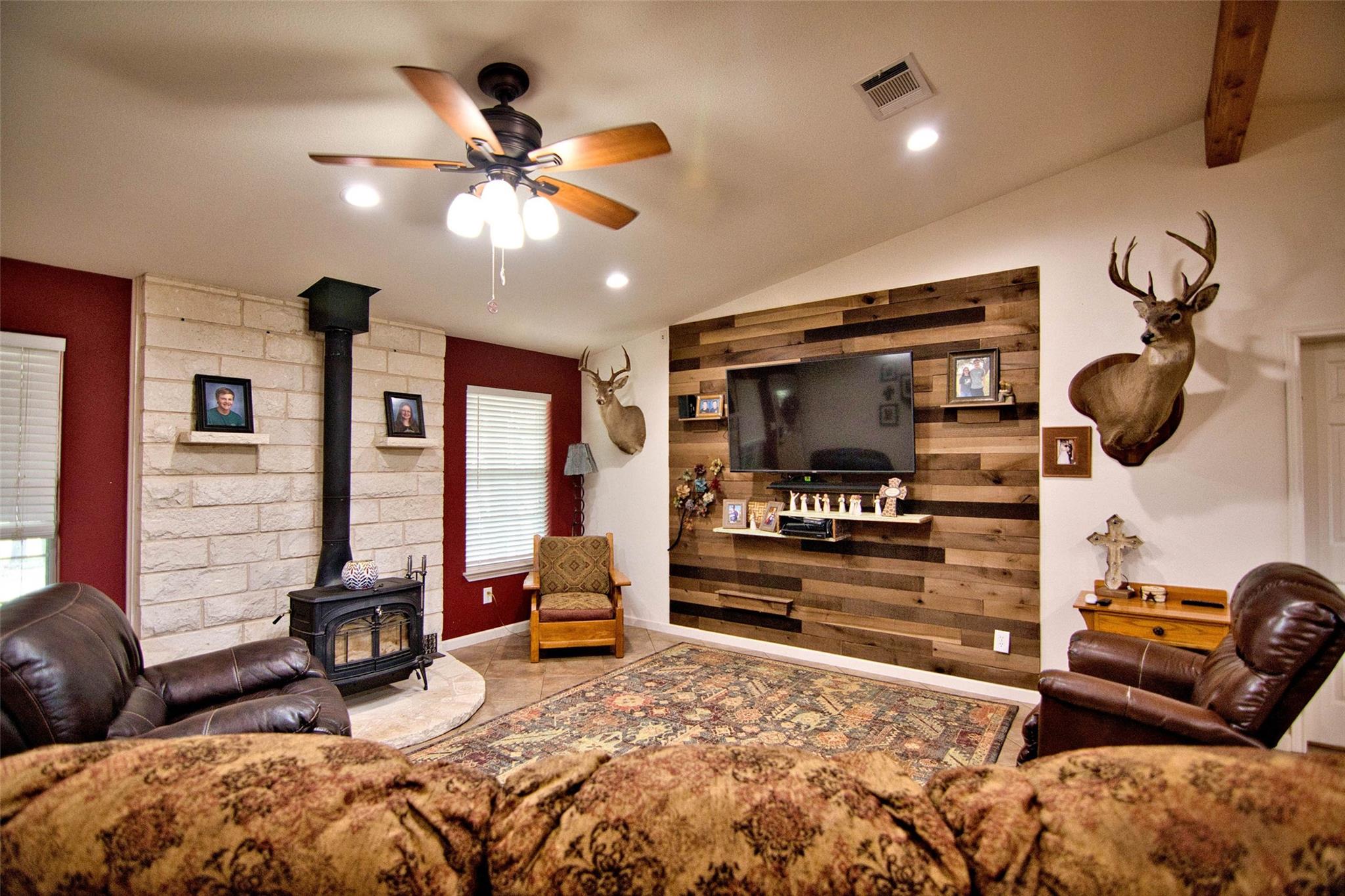 2010 CR 228, Florence, TX 76527
