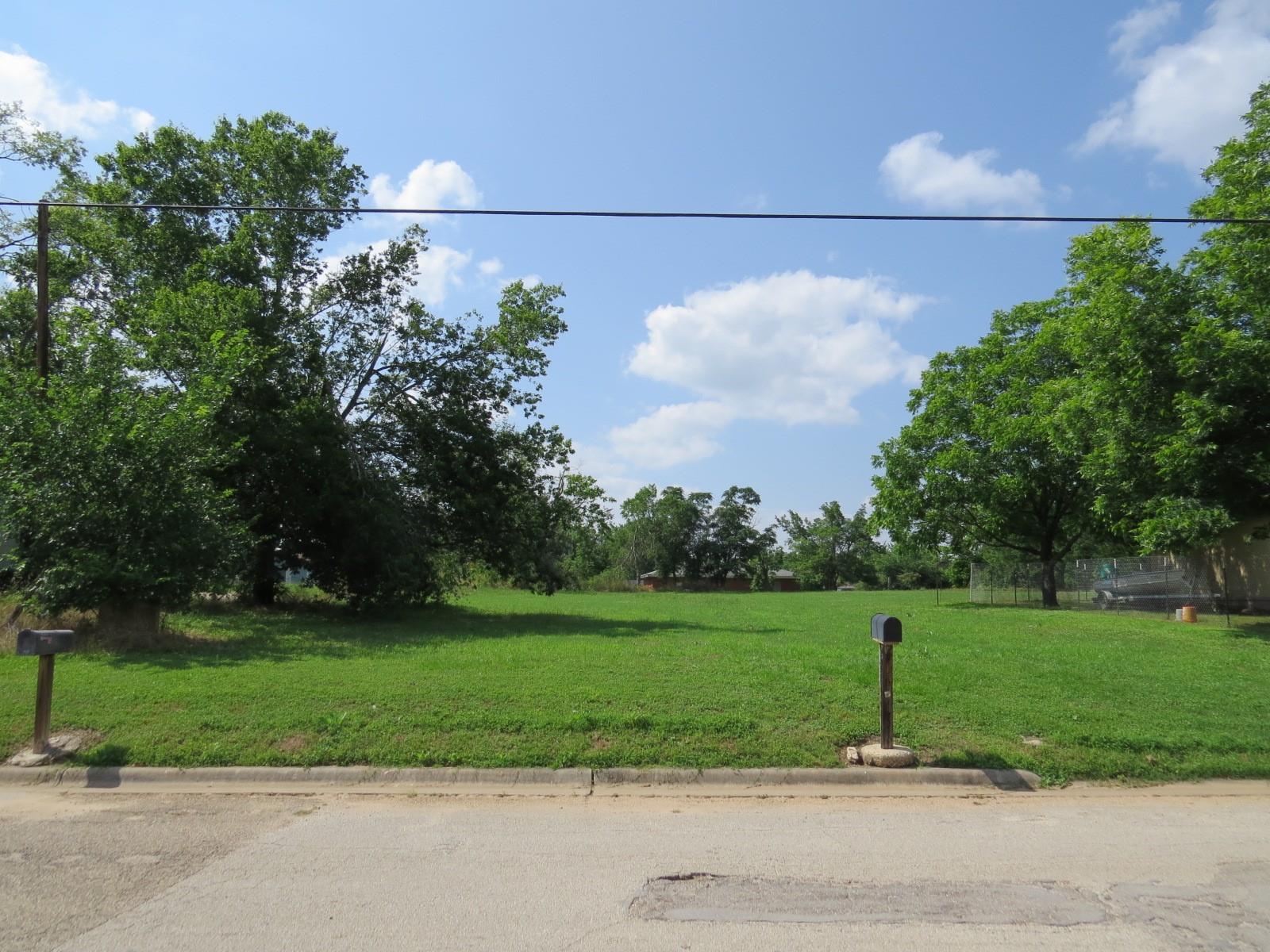 307 Peach, Rockdale, TX 76567