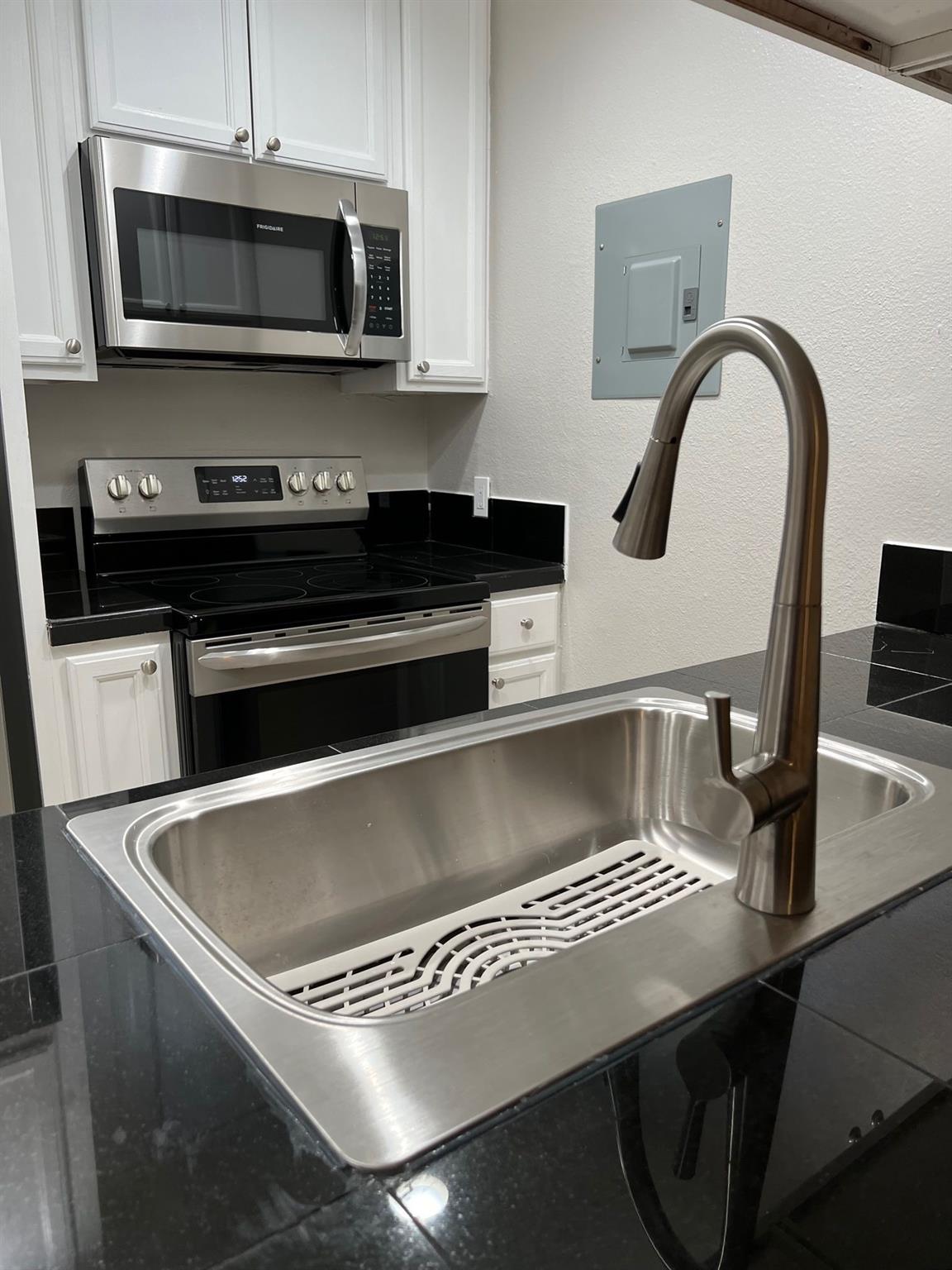 2413 Leon St # 103, Austin, TX 78705