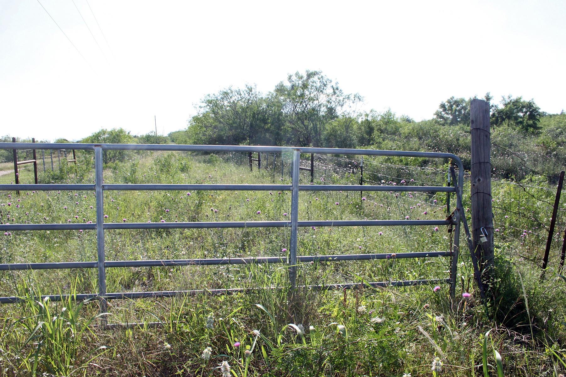 8079 Fm 2001 Highway, Lockhart, TX 78644