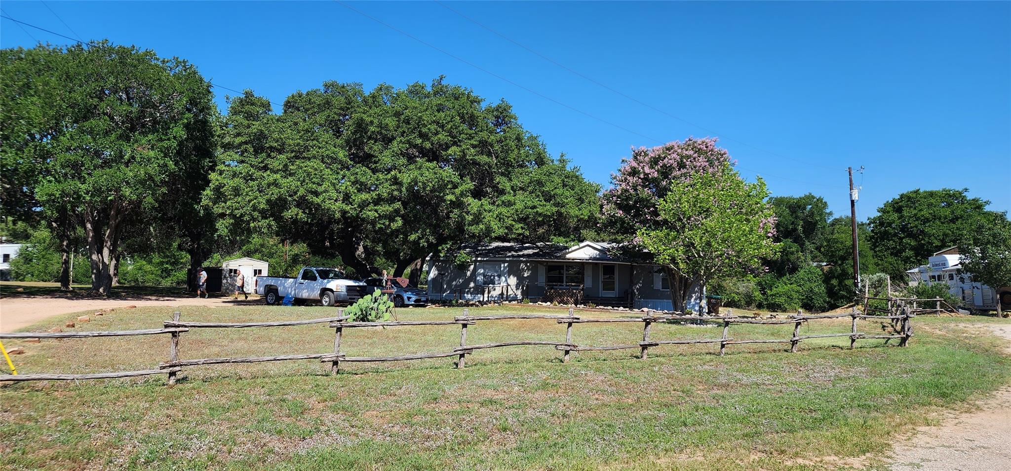103 Moss Rock Dr, Johnson City, TX 78636