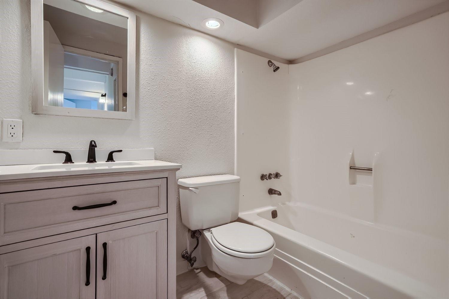 5918 Lago Vista Way # D-27, Lago Vista, TX 78645