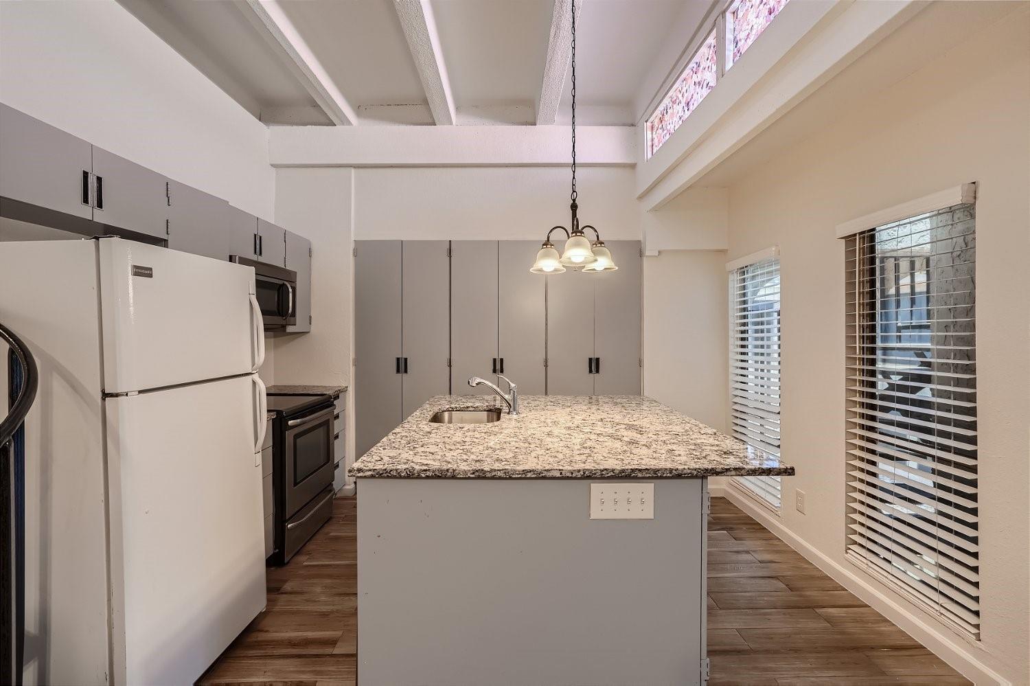 5918 Lago Vista Way # D-27, Lago Vista, TX 78645