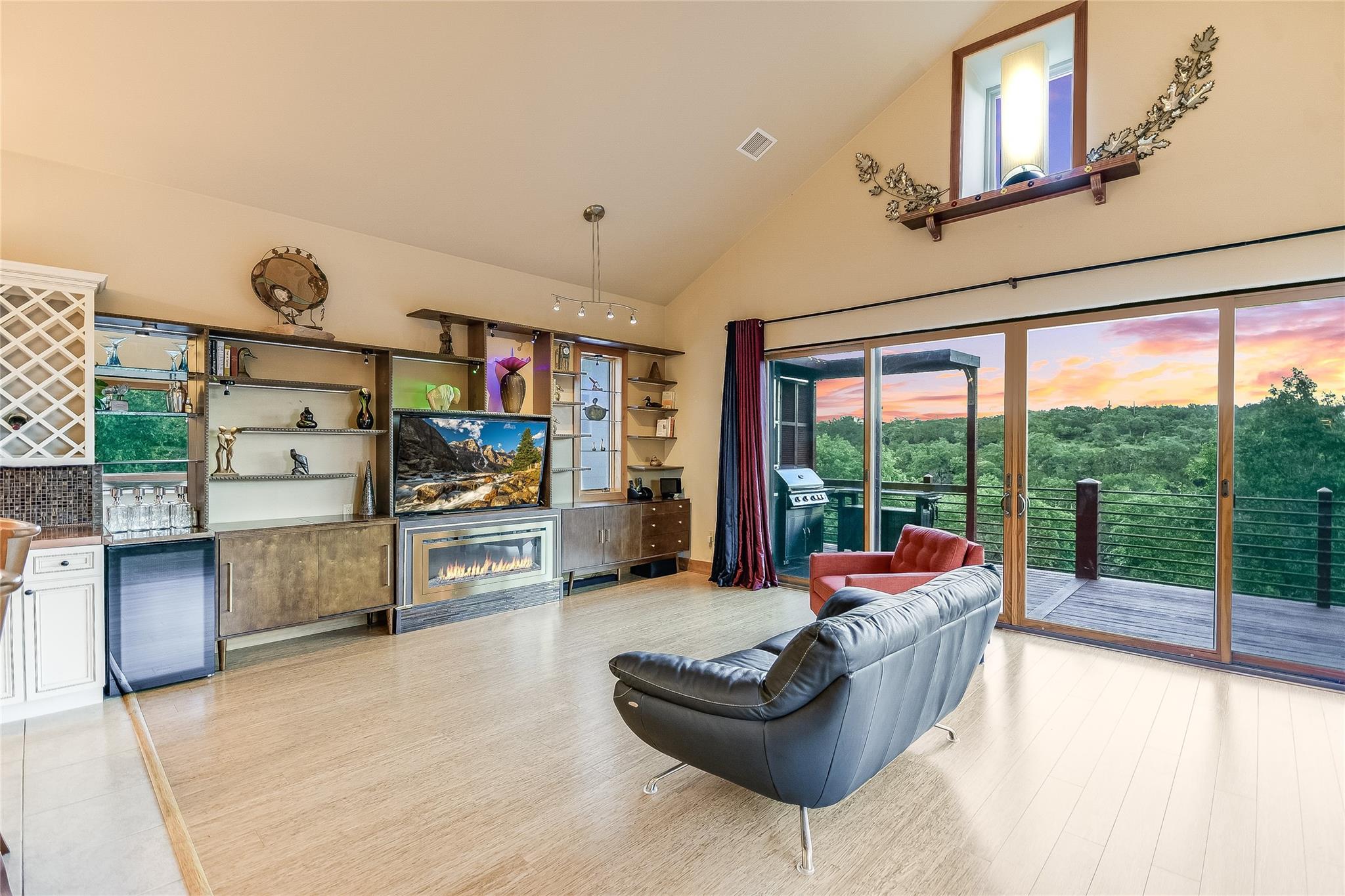 611 N Cuernavaca Dr # 301, Austin, TX 78733
