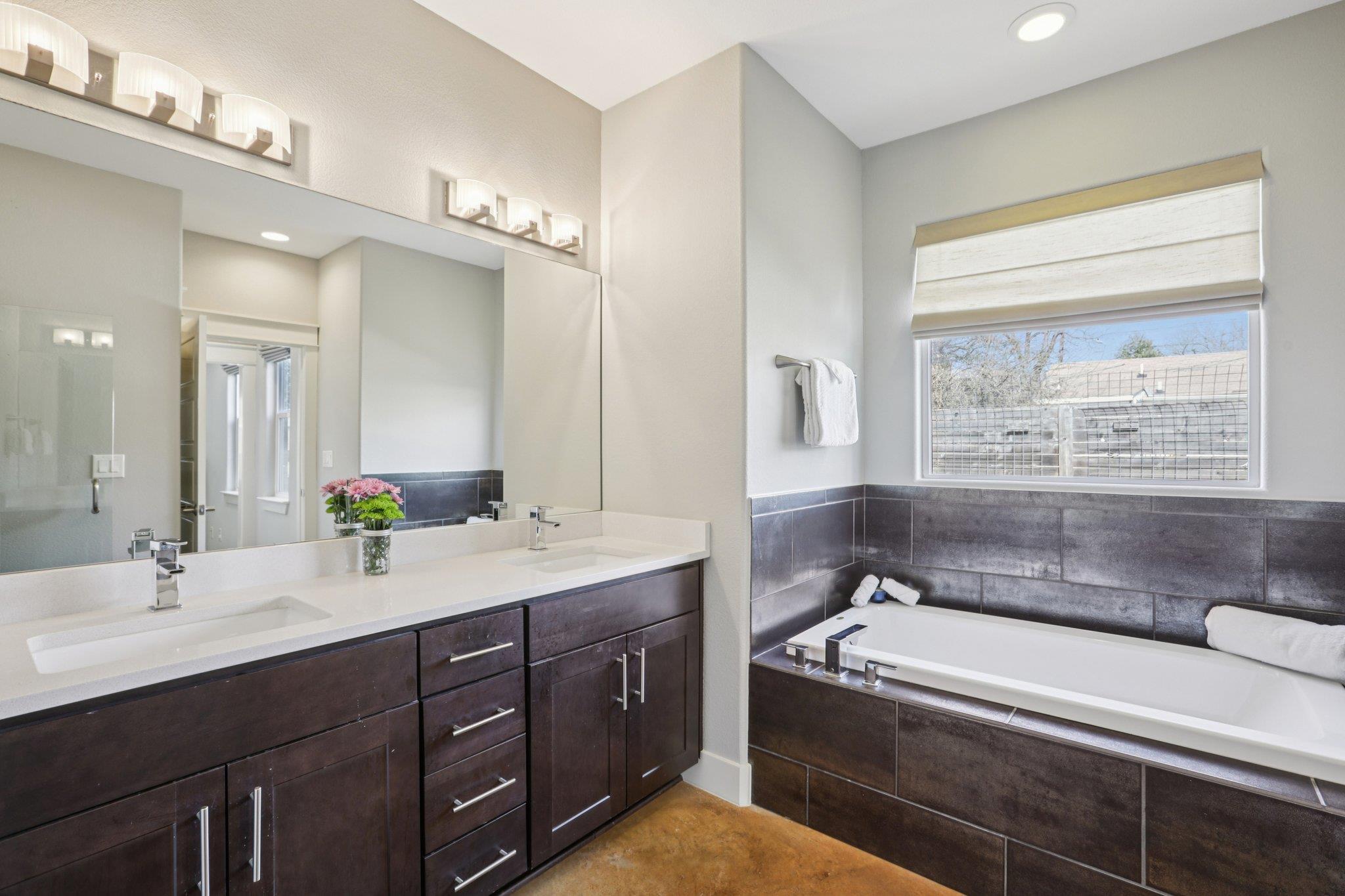 1910 E 10th St, Austin, TX 78702