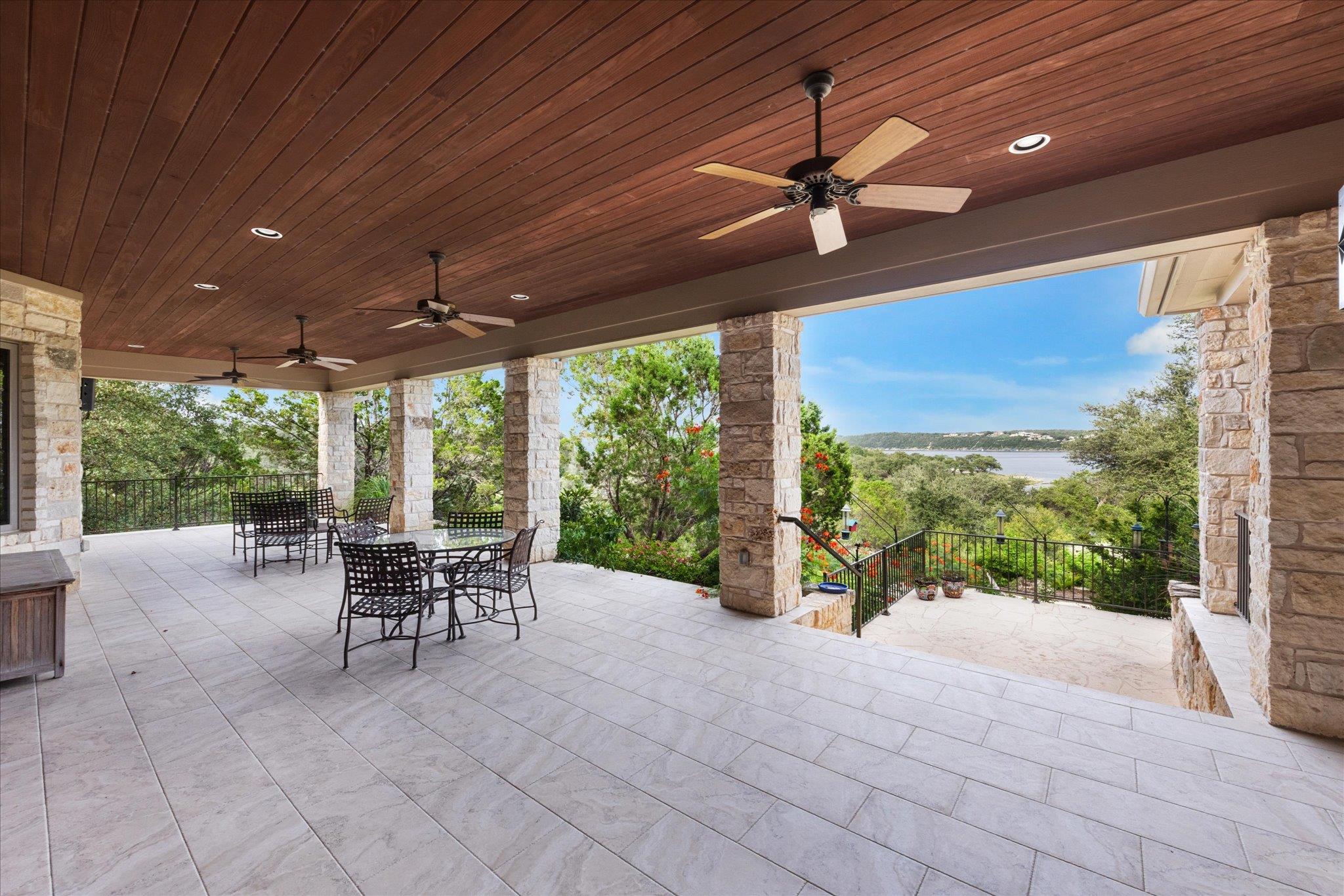 19586 Sandcastle Dr, Spicewood, TX 78669