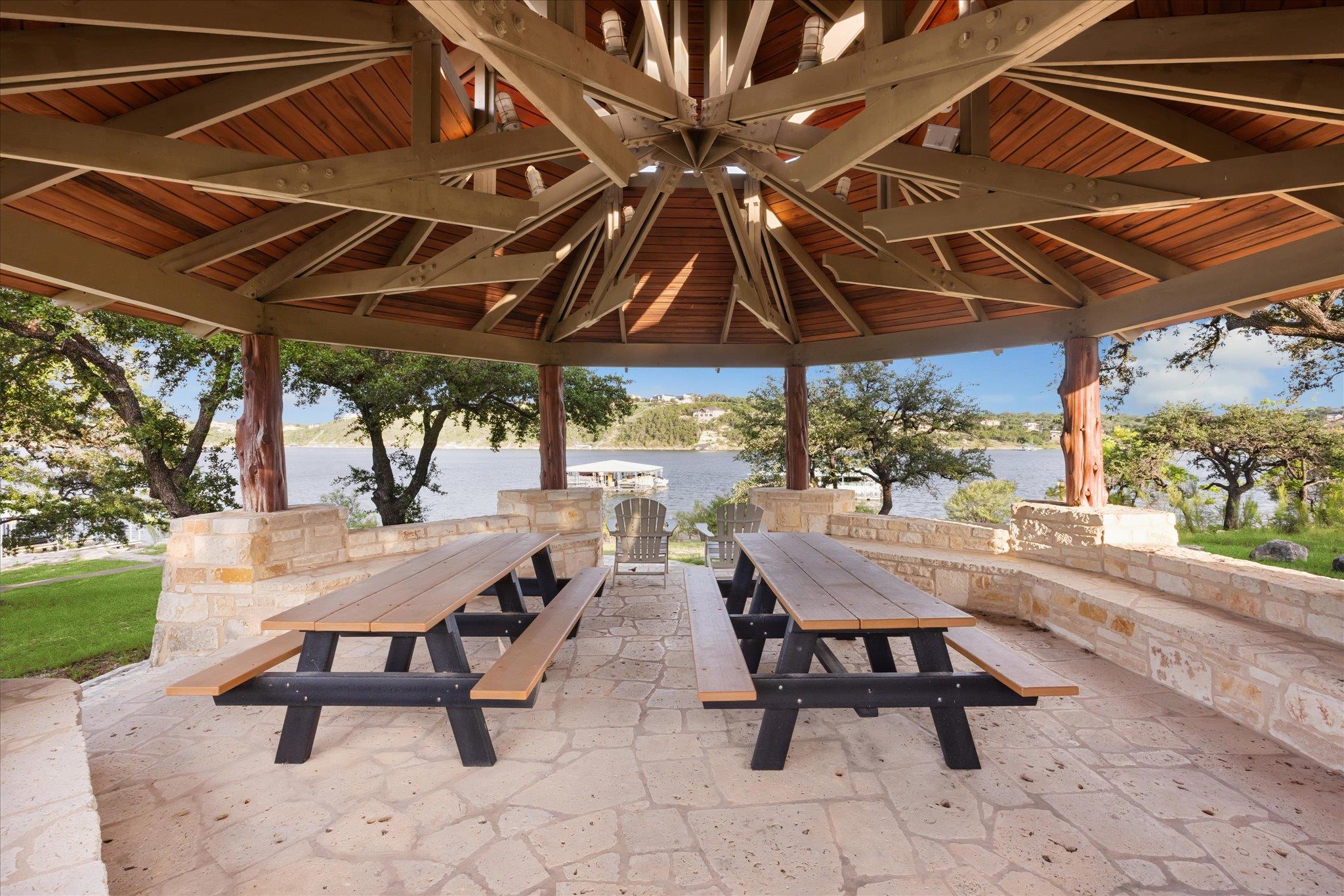 19586 Sandcastle Dr, Spicewood, TX 78669