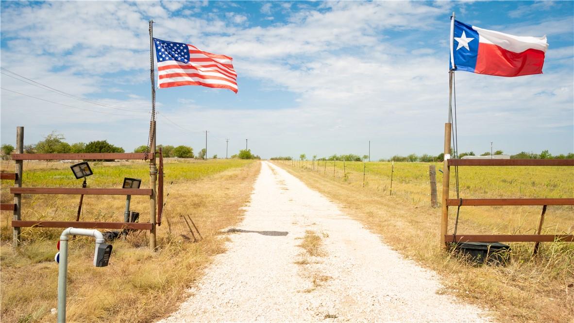 700 Highway 183, Briggs, TX 78608