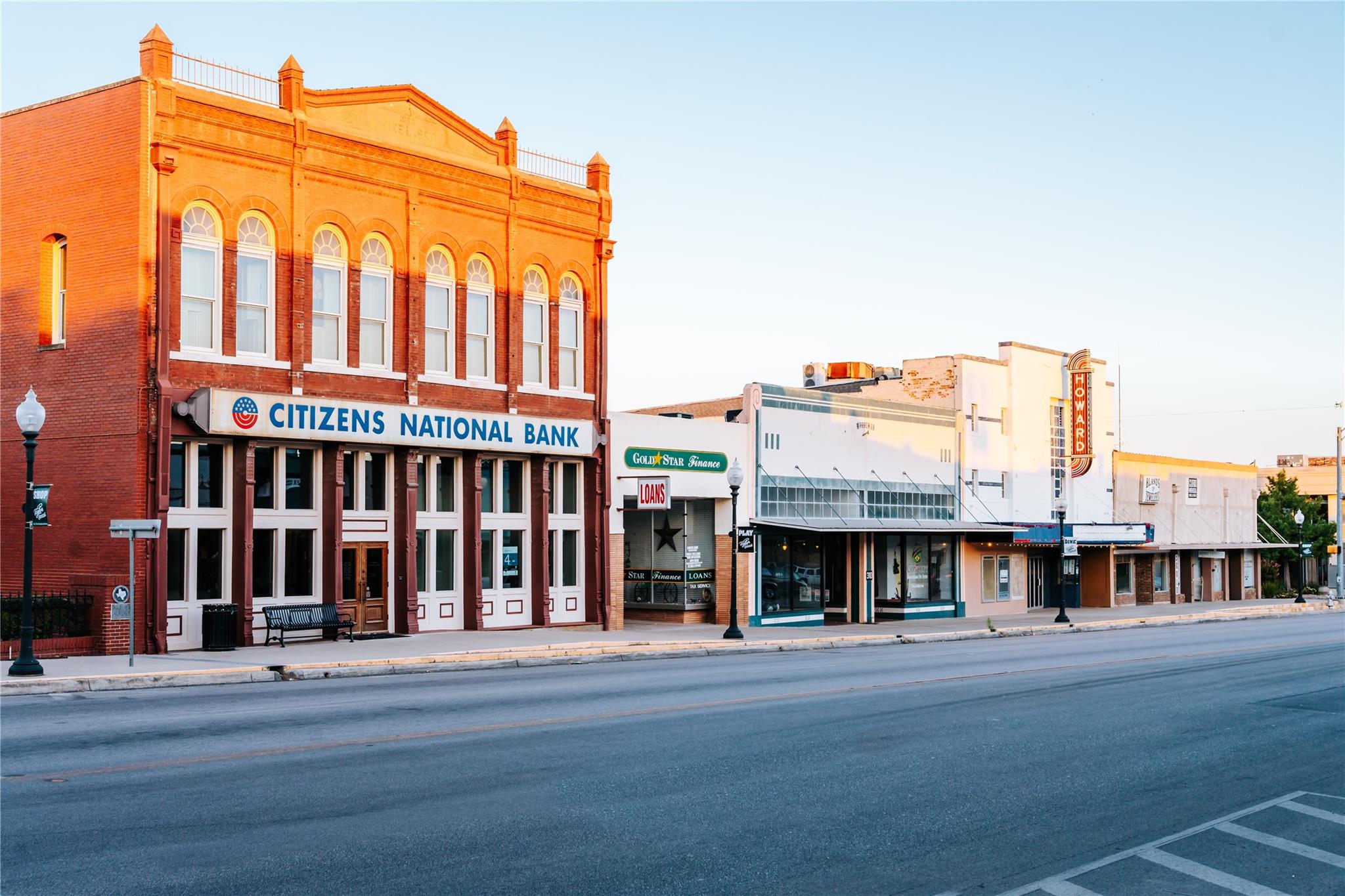 500 W 6th St, Taylor, TX 76574