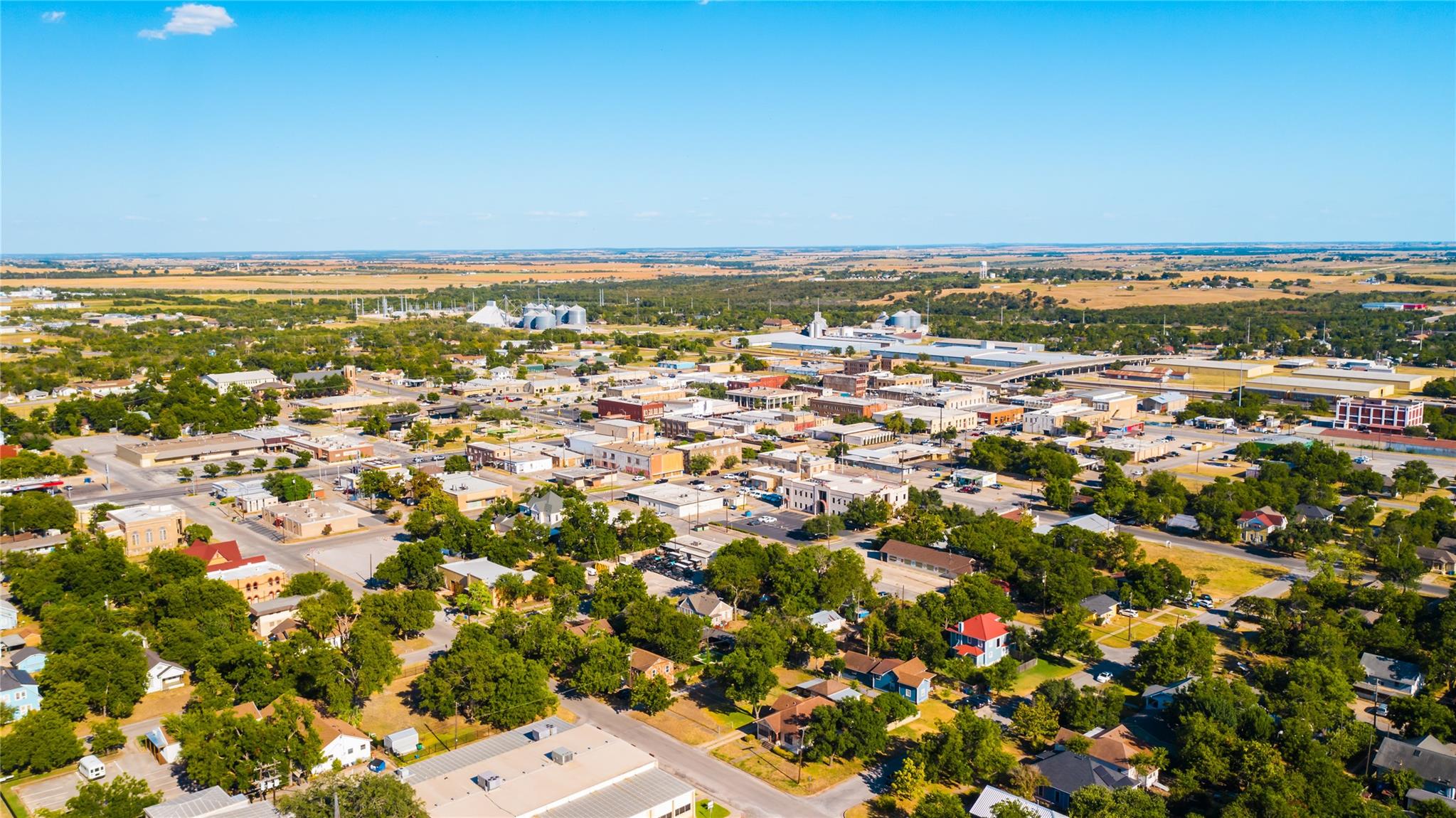 500 W 6th St, Taylor, TX 76574