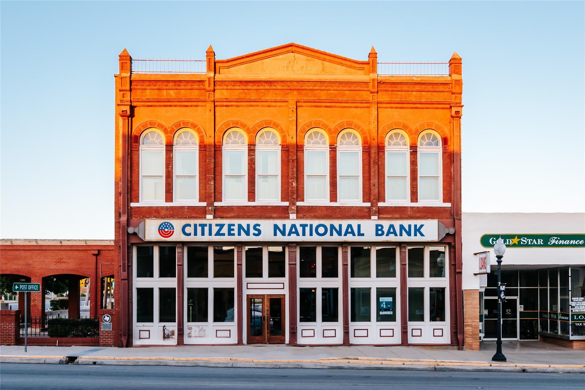500 W 6th St, Taylor, TX 76574