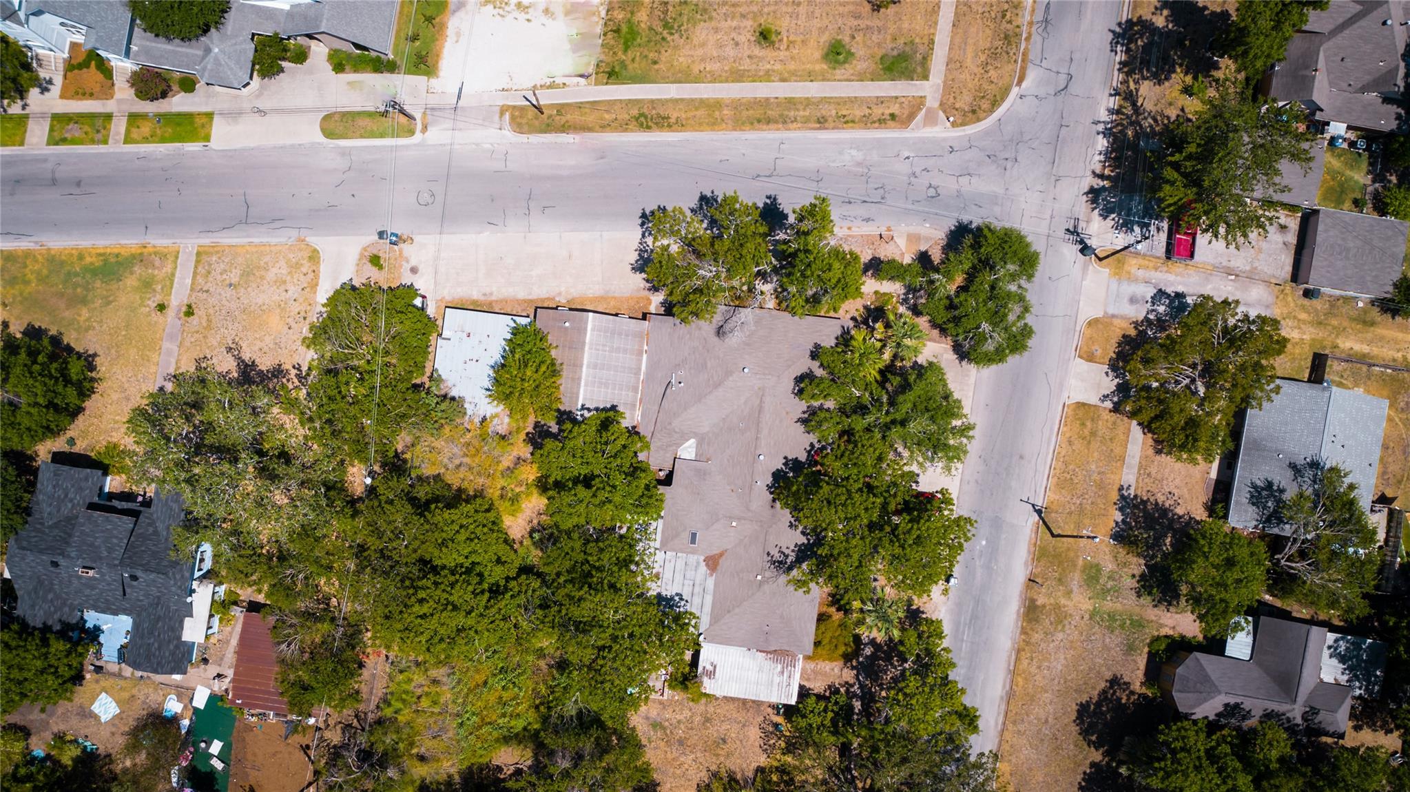 500 W 6th St, Taylor, TX 76574