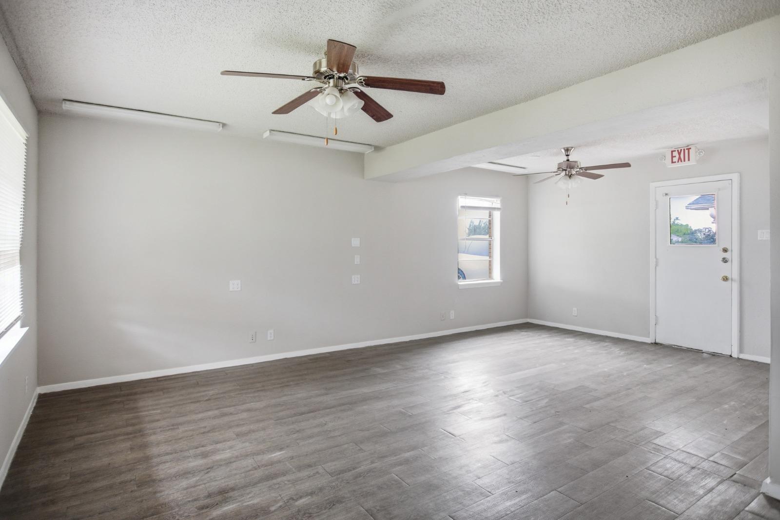 1305 S MAYS St # C&D, Round Rock, TX 78664