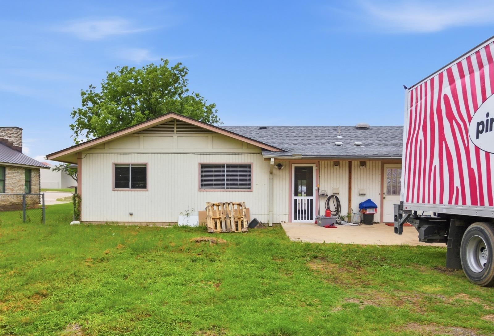 1305 S MAYS St # C&D, Round Rock, TX 78664