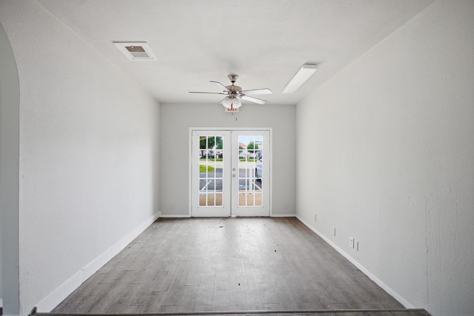 1305 S MAYS St # C&D, Round Rock, TX 78664