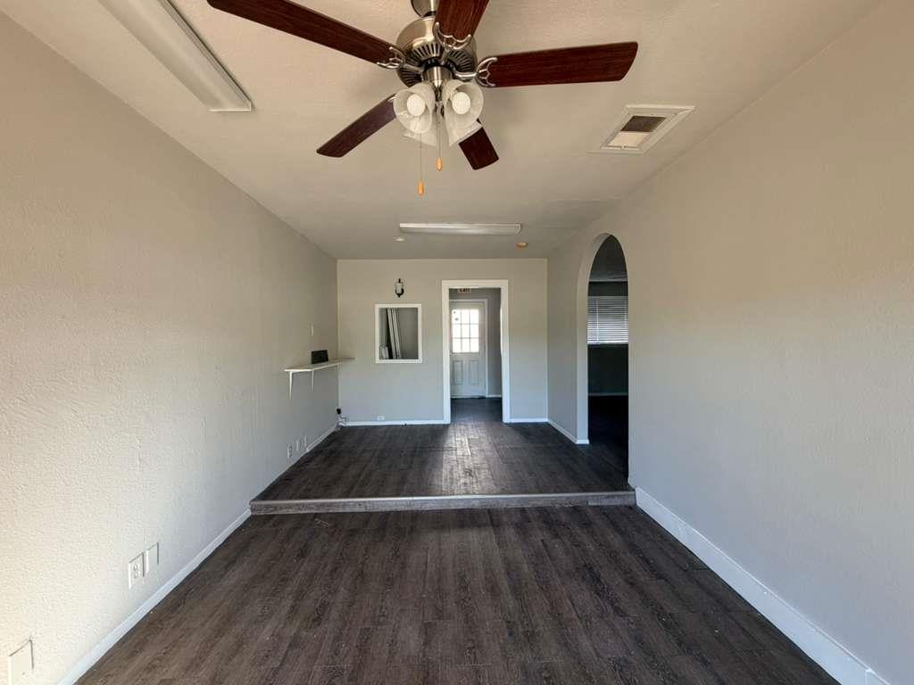 1305 S MAYS St # C&D, Round Rock, TX 78664