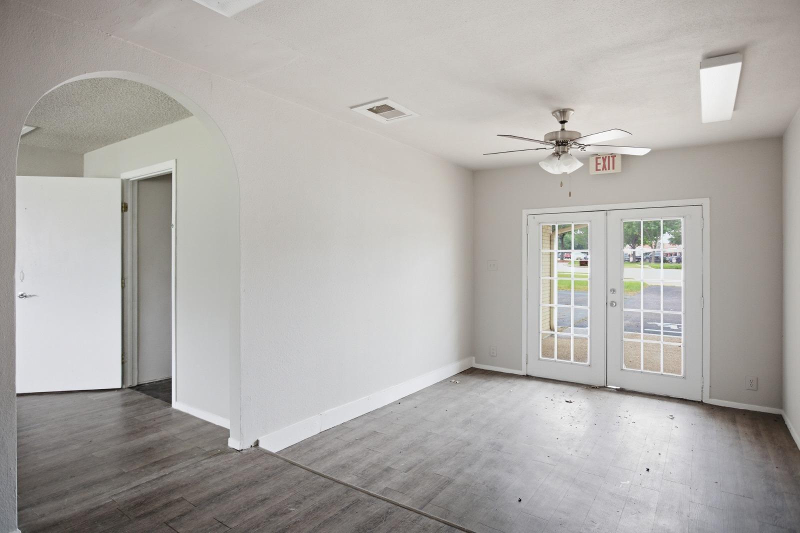 1305 S MAYS St # C&D, Round Rock, TX 78664