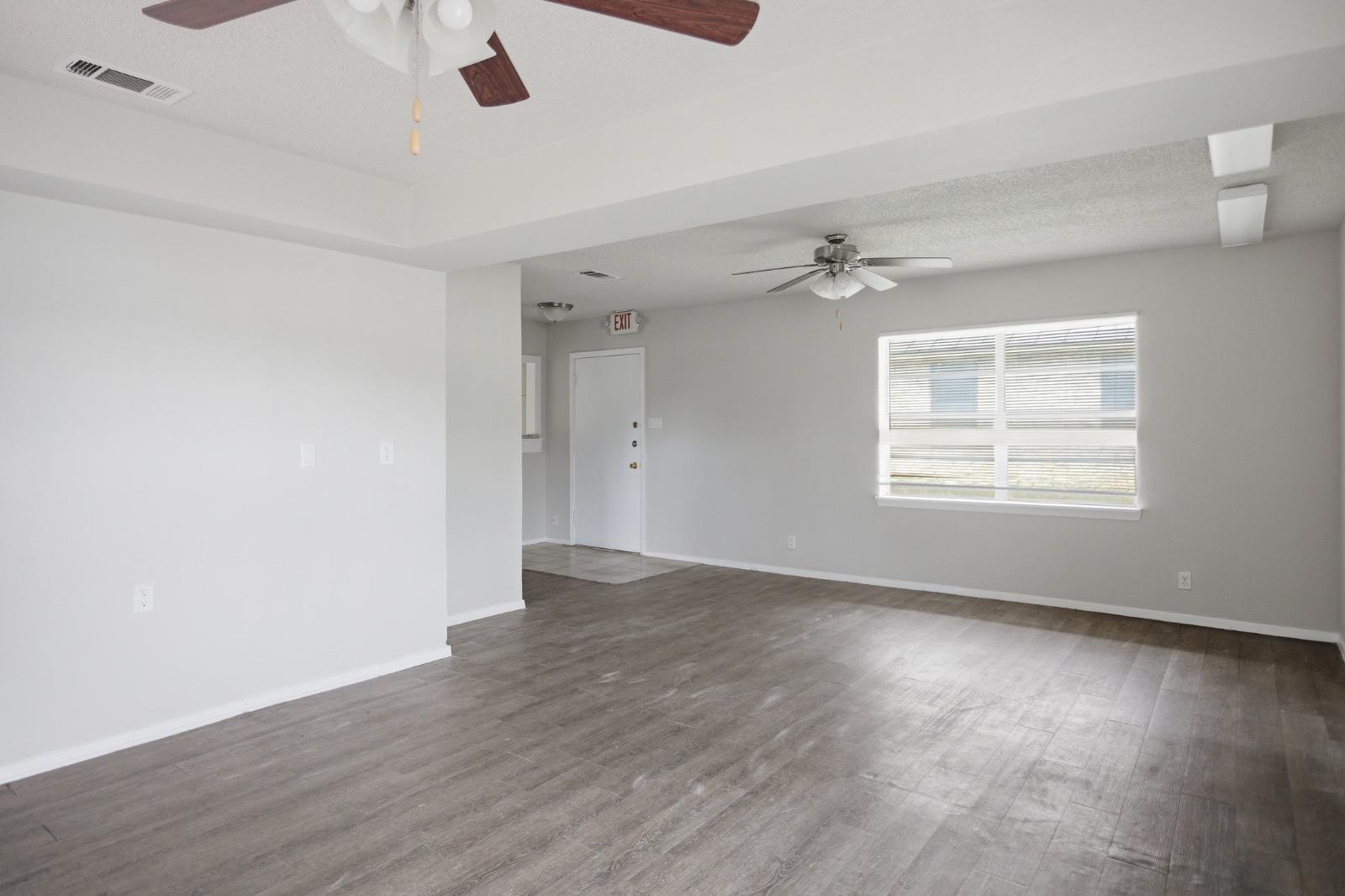 1305 S MAYS St # C&D, Round Rock, TX 78664