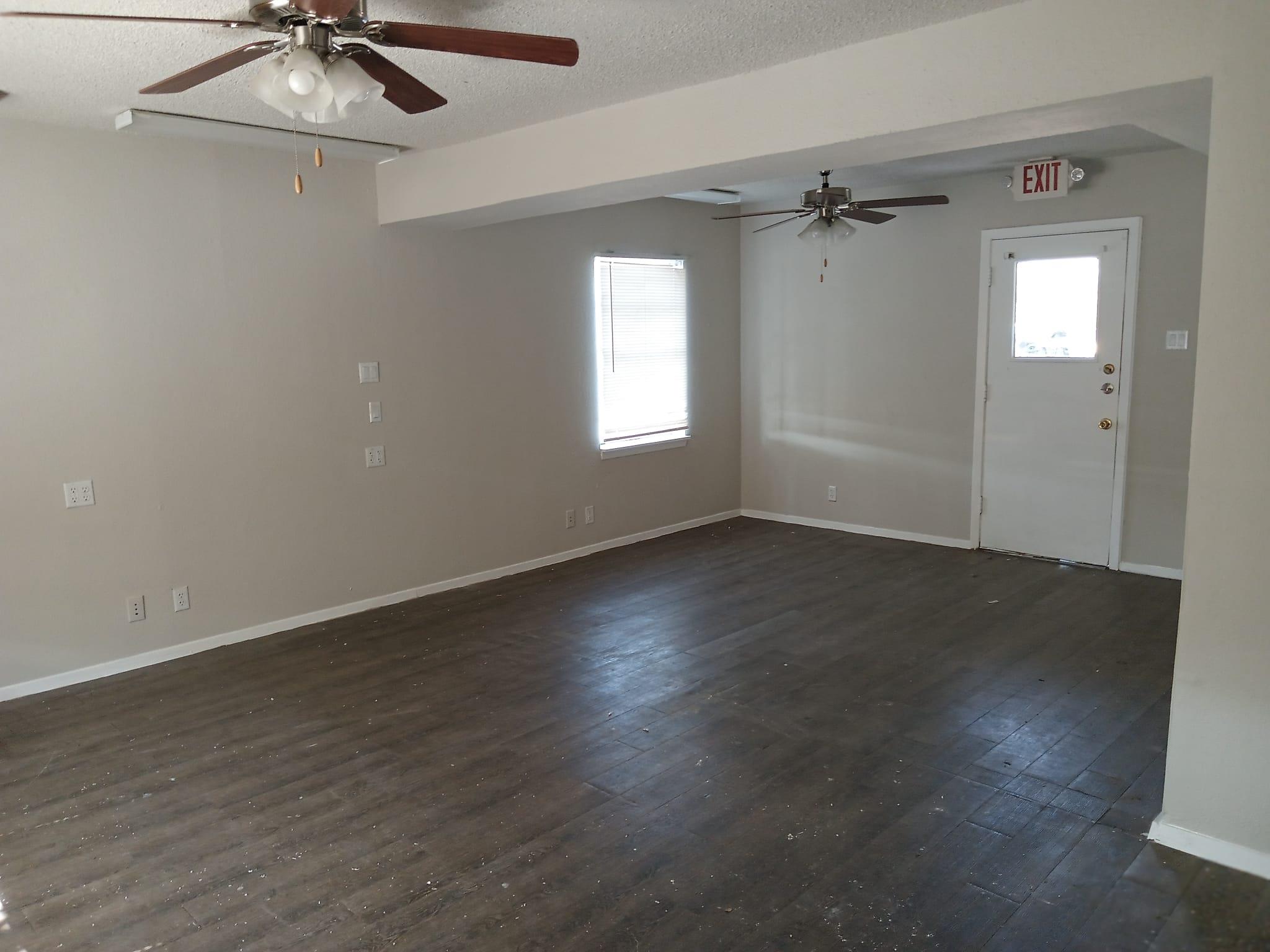 1305 S MAYS St # C&D, Round Rock, TX 78664